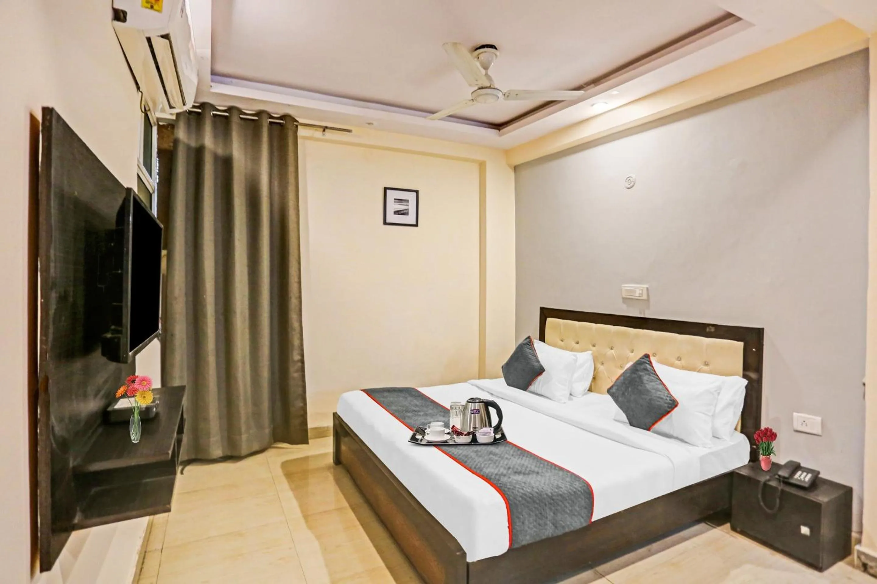 Bedroom, Bed in Townhouse Zodiac Near Botanic Garden of Indian Republic
