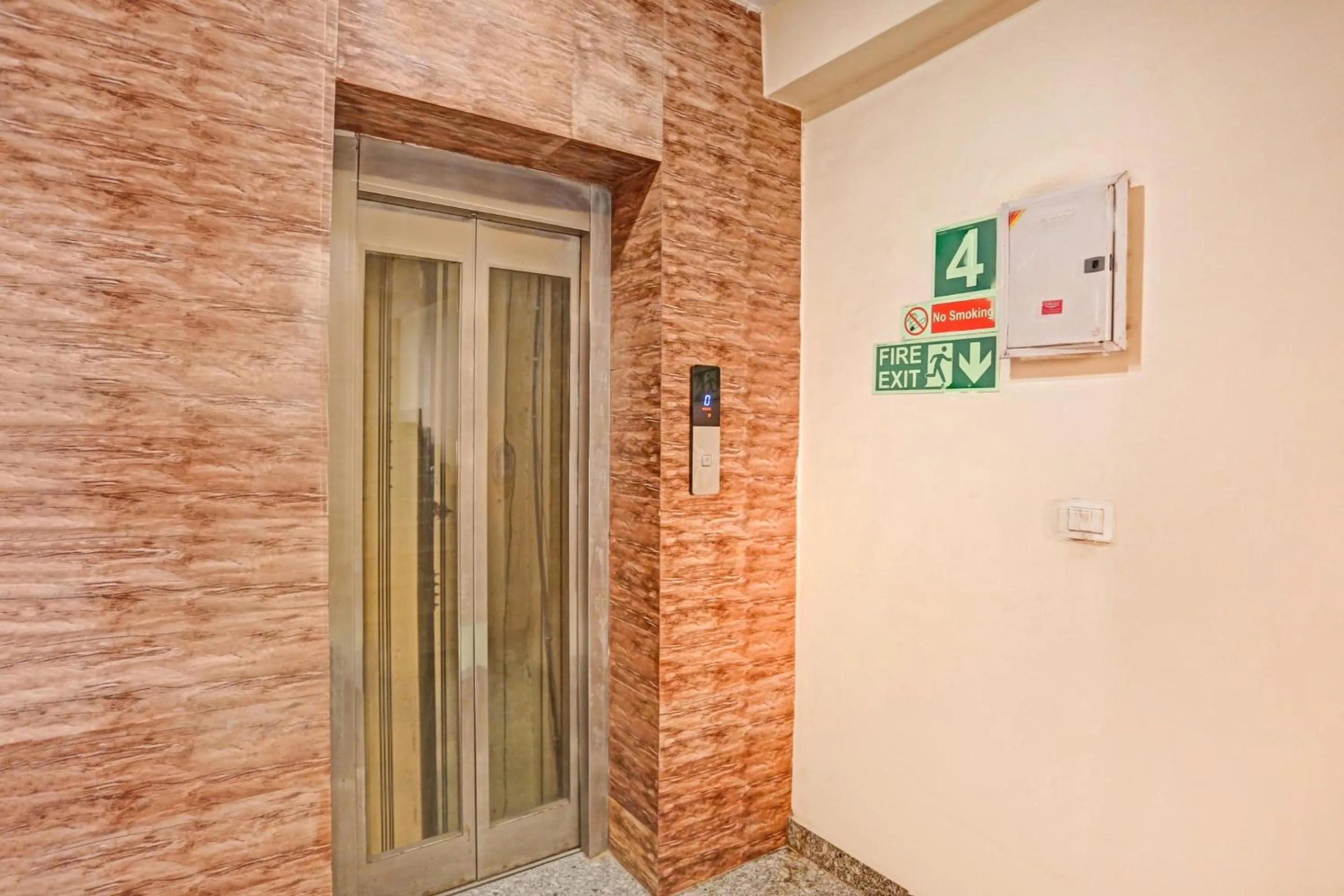 Lobby or reception in Townhouse Zodiac Near Botanic Garden of Indian Republic