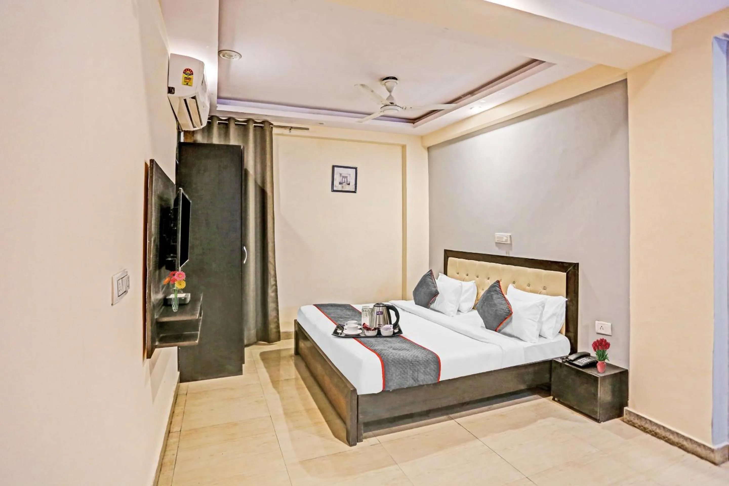 Bedroom, Bed in Townhouse Zodiac Near Botanic Garden of Indian Republic
