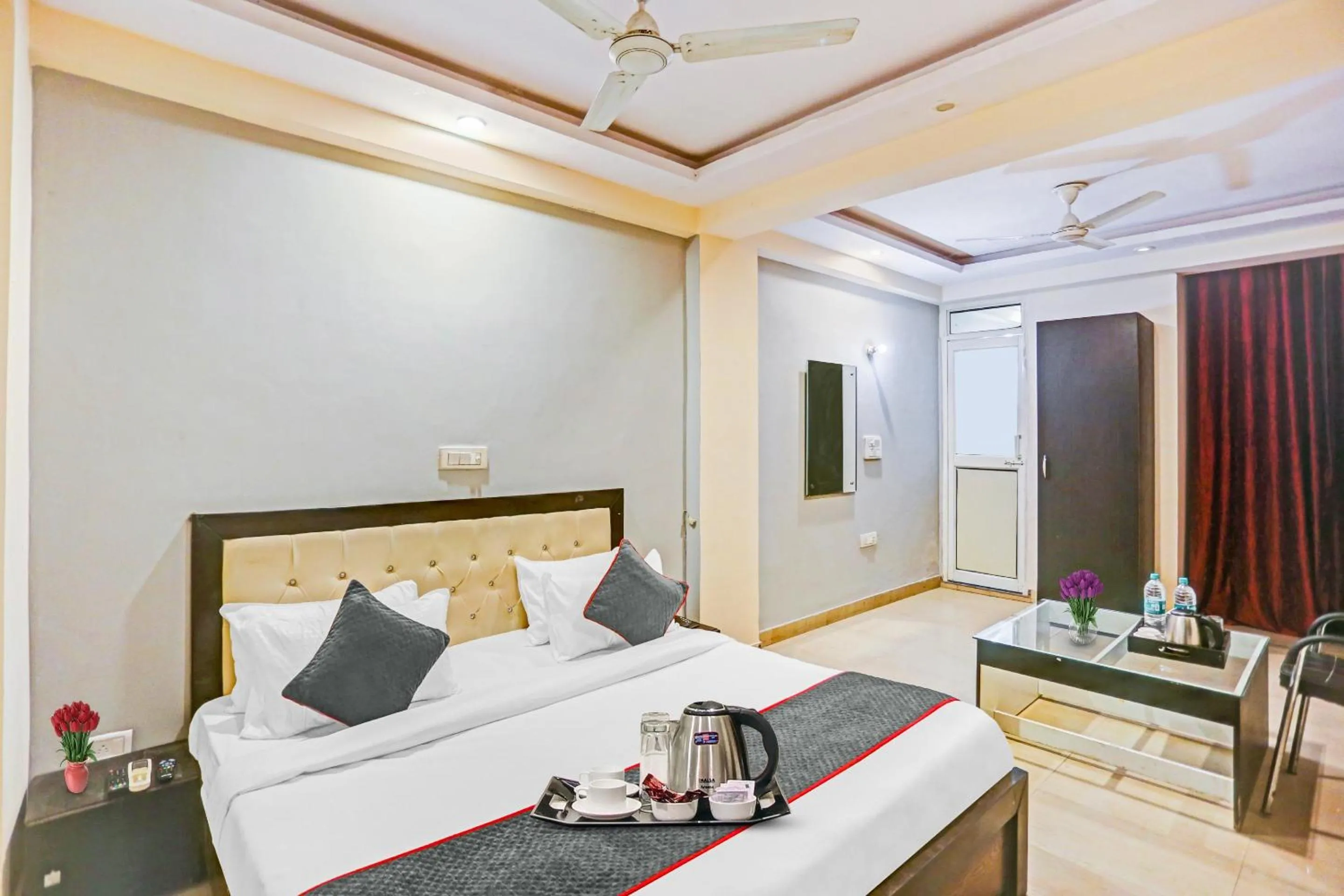 Bedroom, Bed in Townhouse Zodiac Near Botanic Garden of Indian Republic