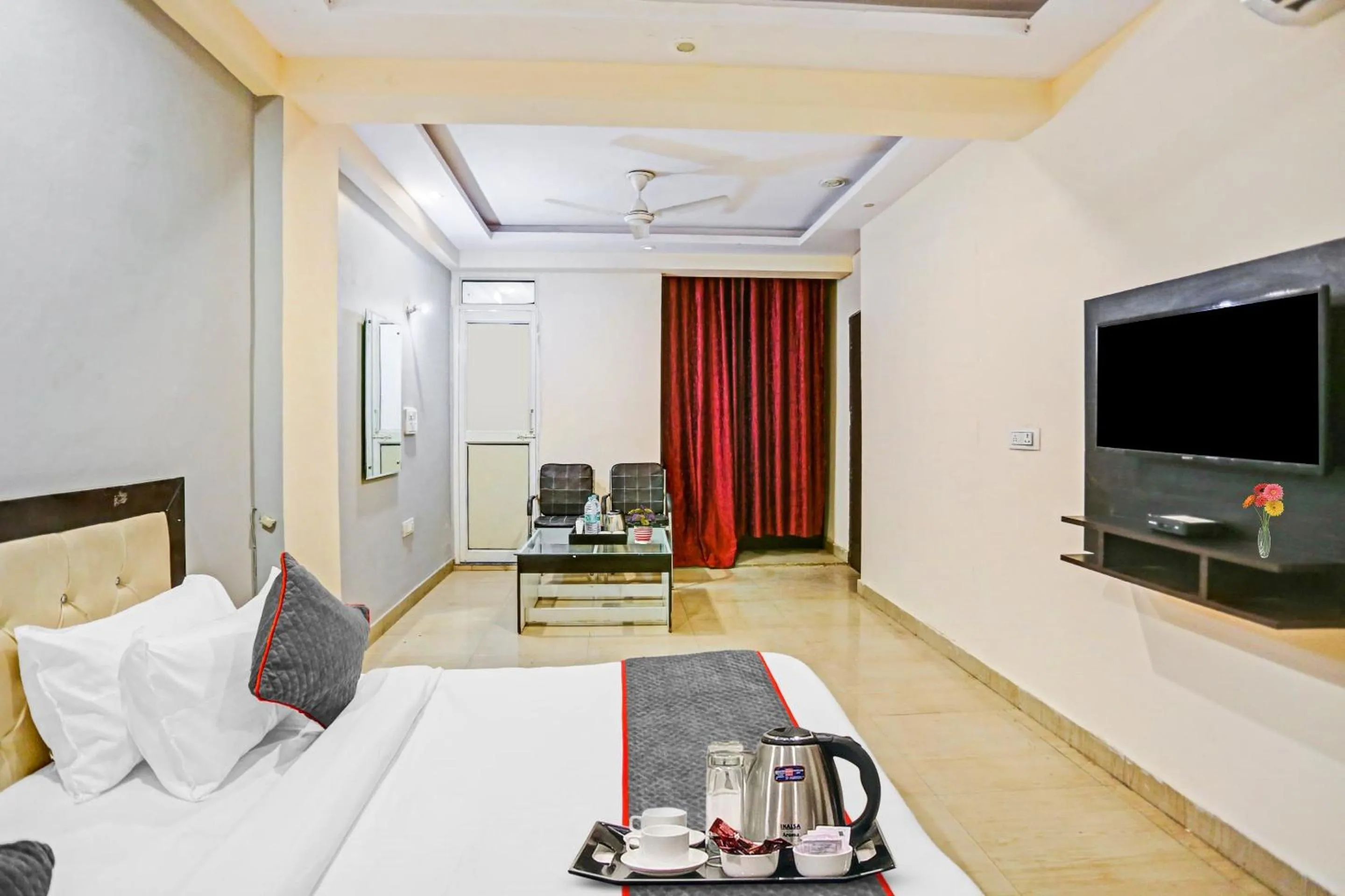 Bedroom, Bed in Townhouse Zodiac Near Botanic Garden of Indian Republic
