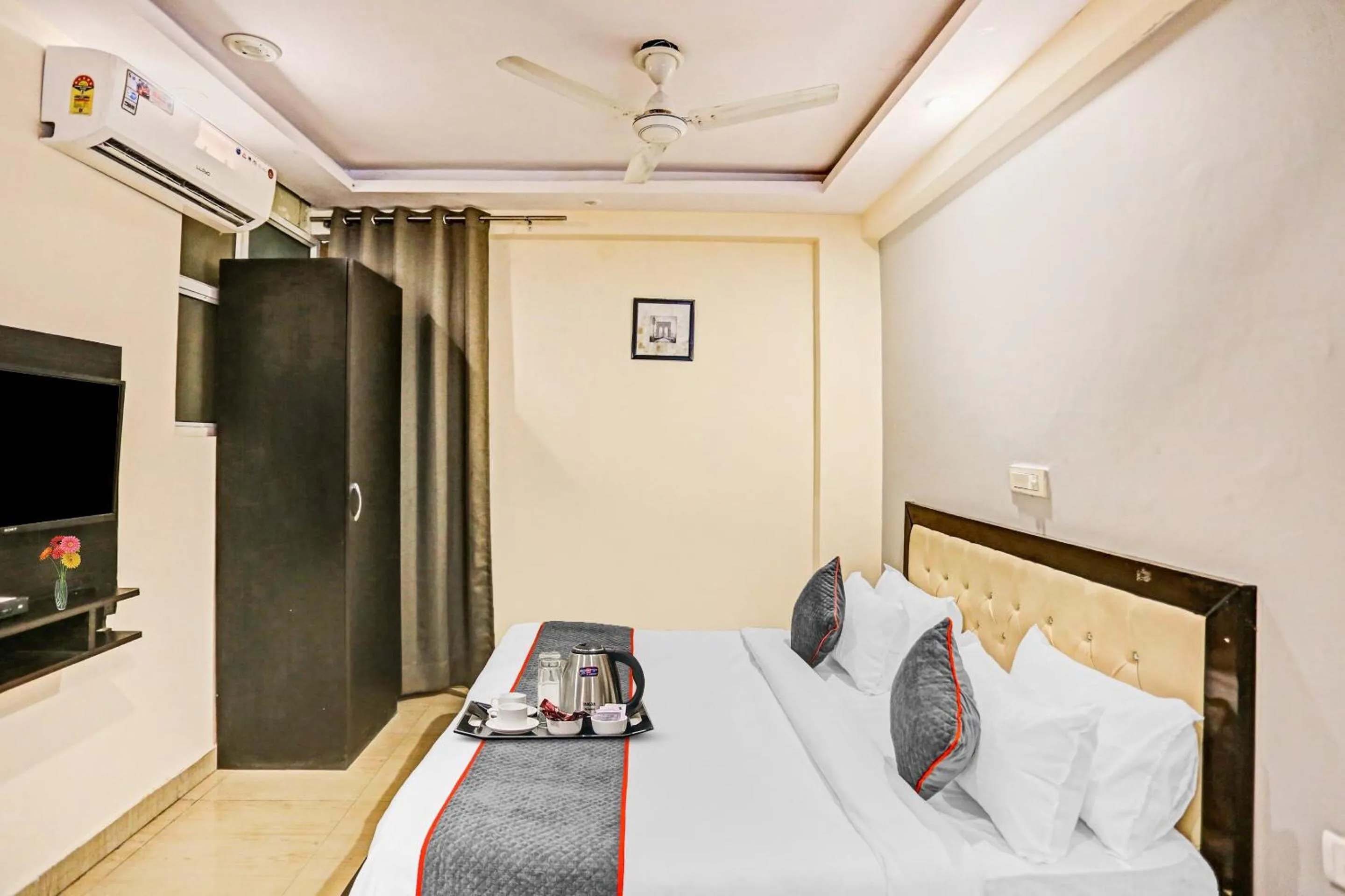 Bedroom, Bed in Townhouse Zodiac Near Botanic Garden of Indian Republic