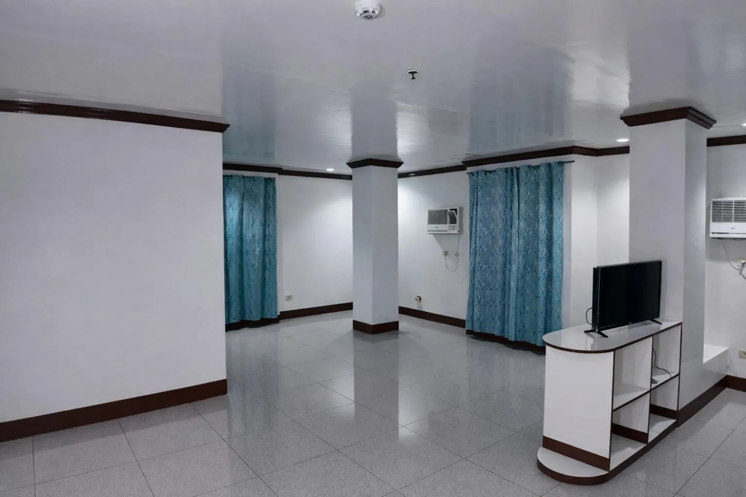 La Elliana Hotel & Restaurant, Inc.