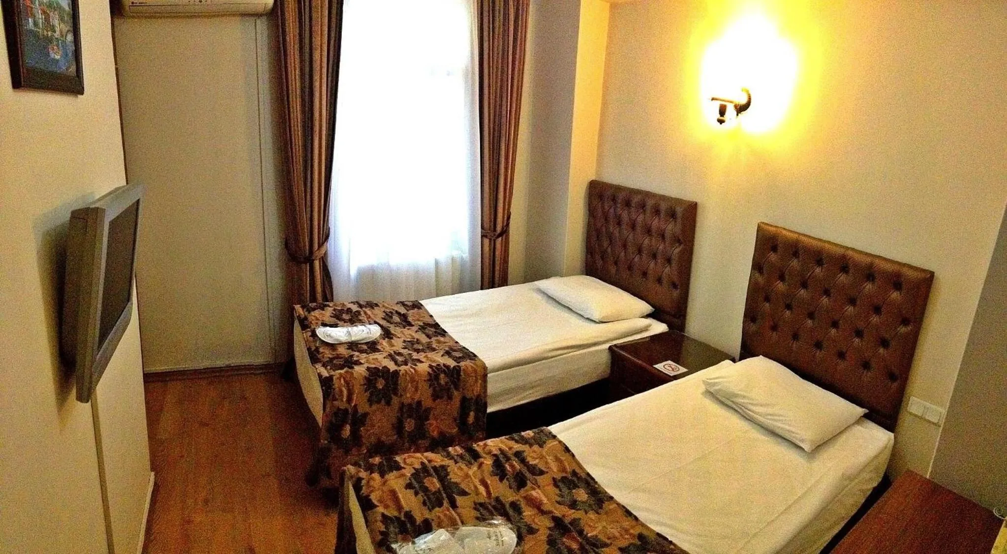 Bedroom in Sultan's Inn