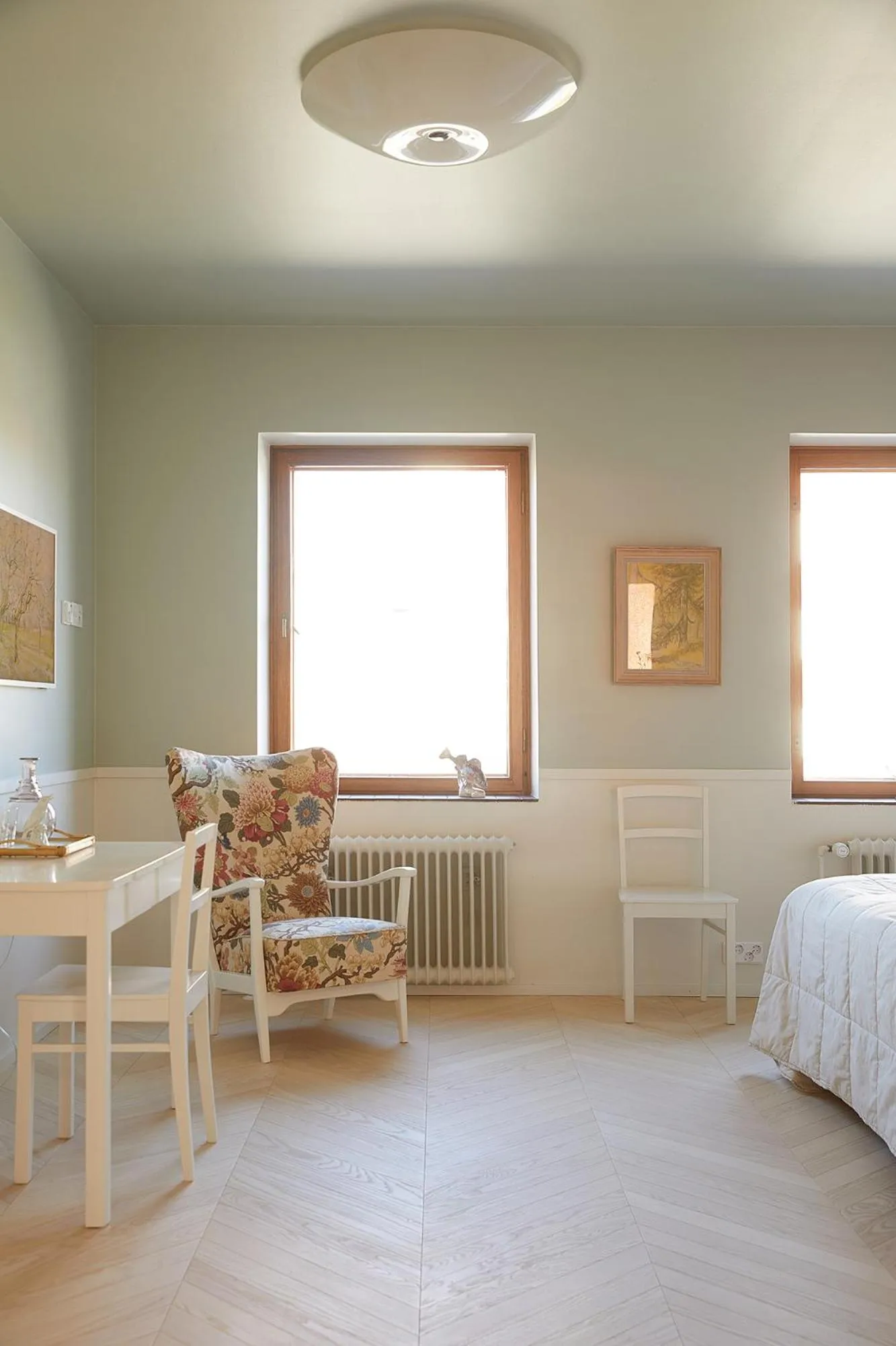 Seating area, Bed in Hotelli Vihannonkulma