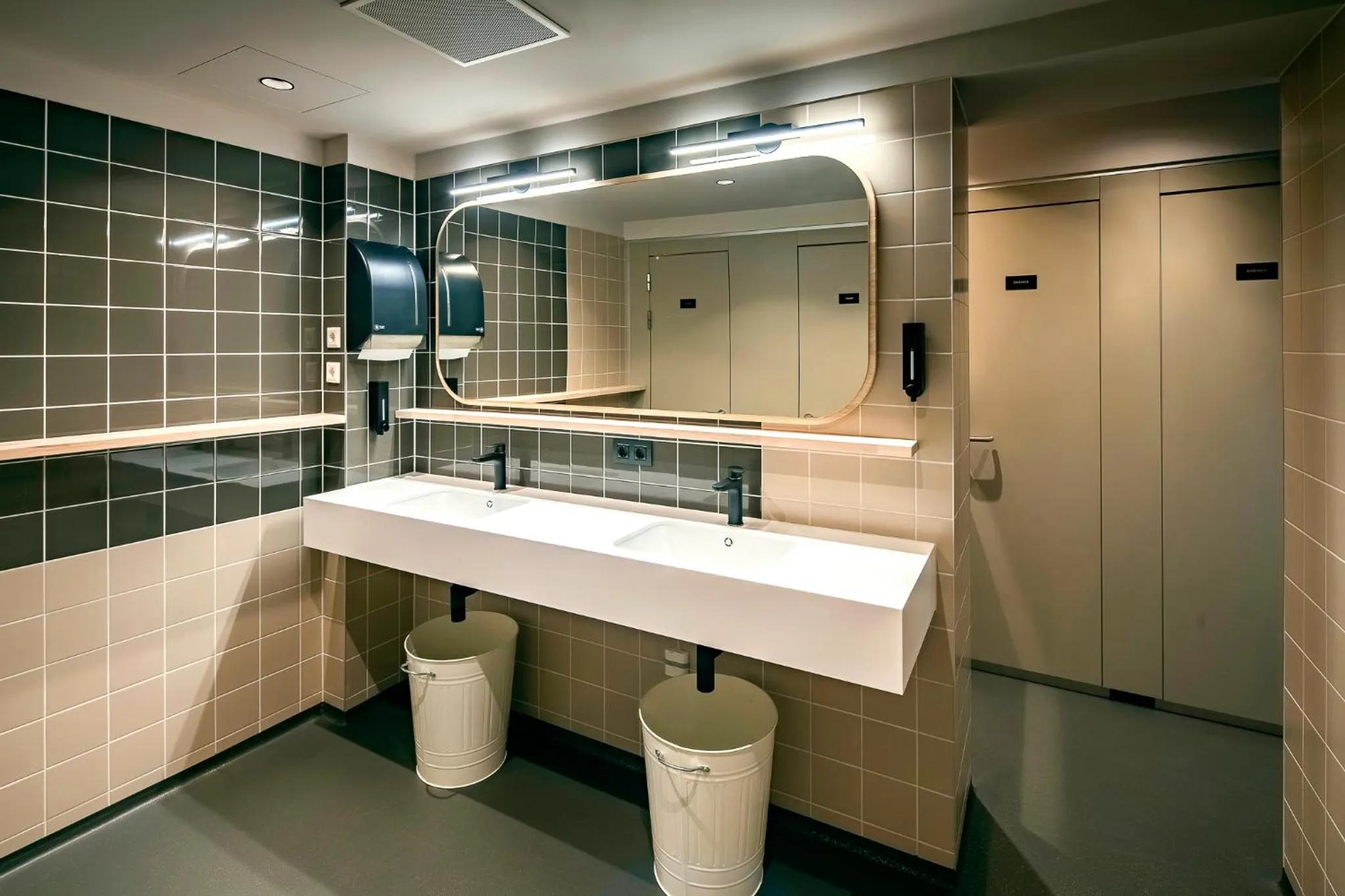 Shower in The Bee Hostel