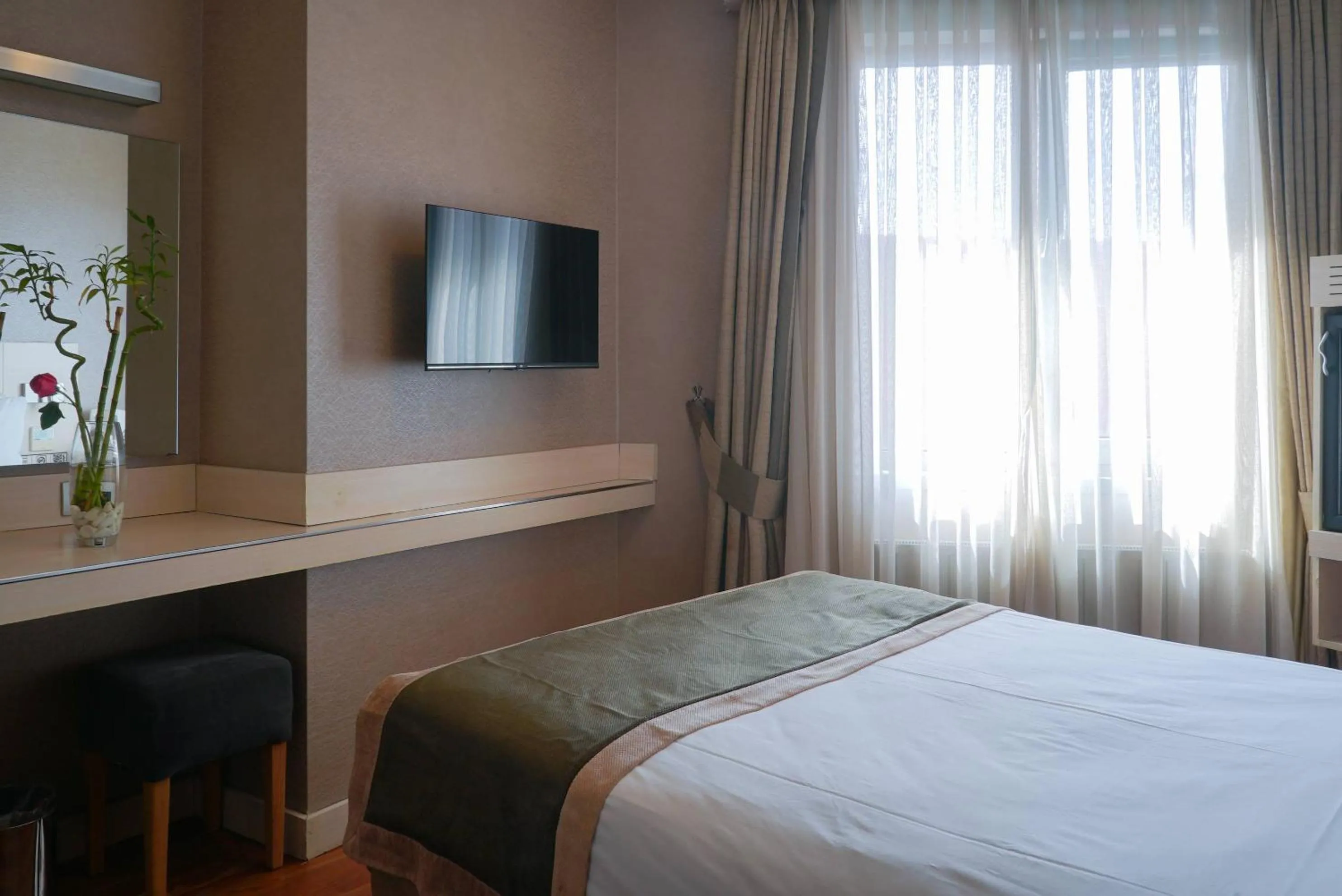 Photo of the whole room, Bed in Hotel Troya