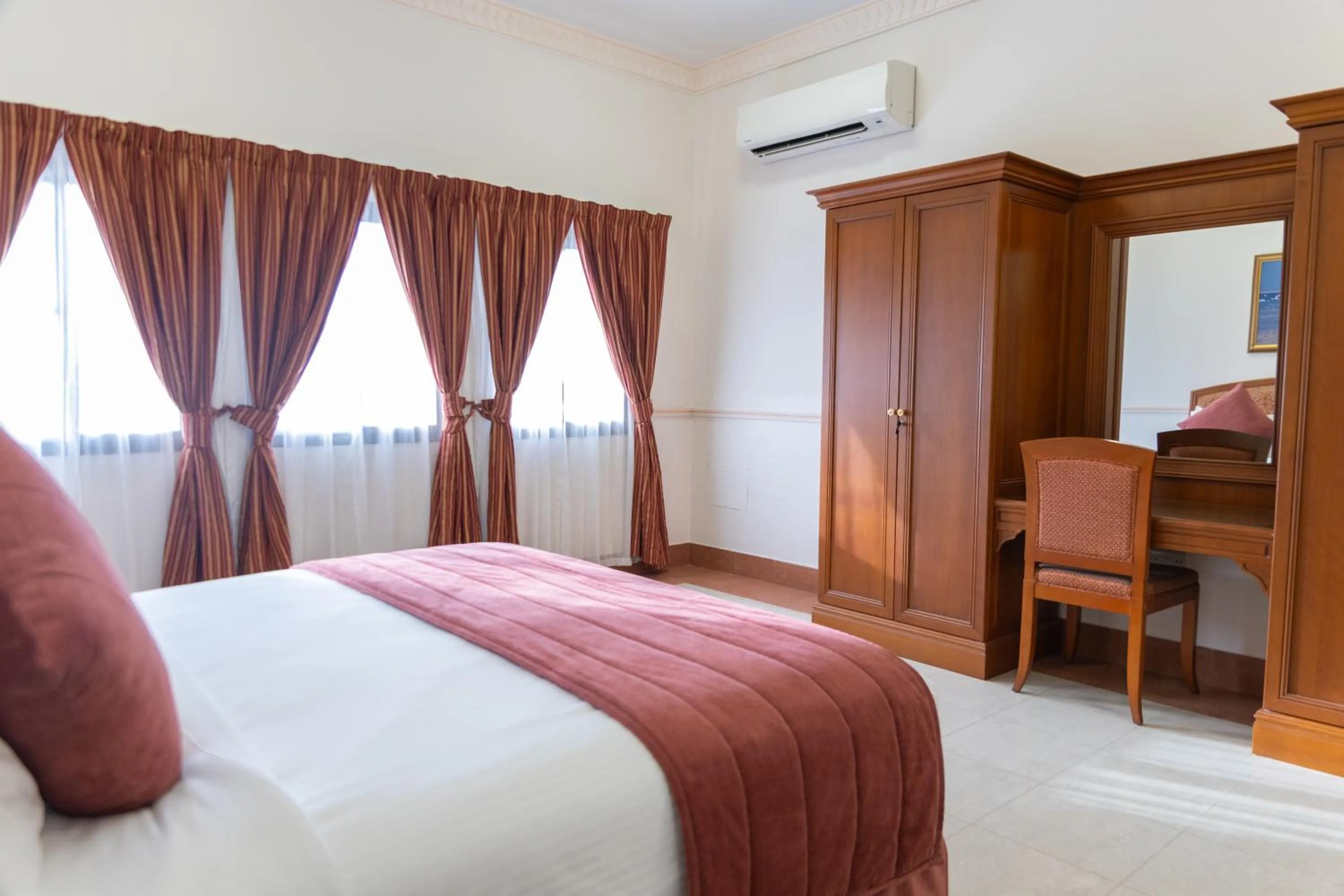 Bed in Al Shatti Villas