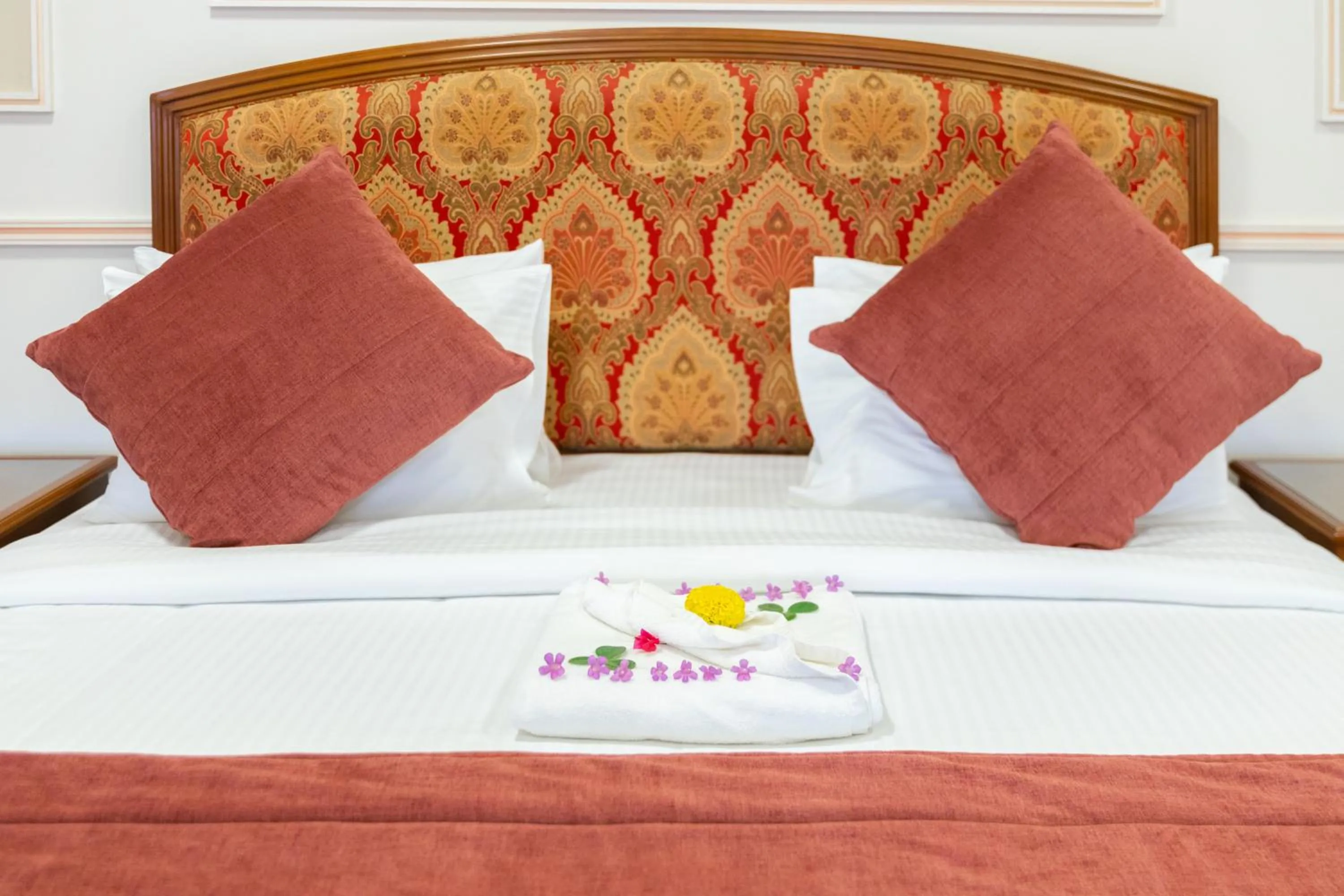 Bed in Al Shatti Villas