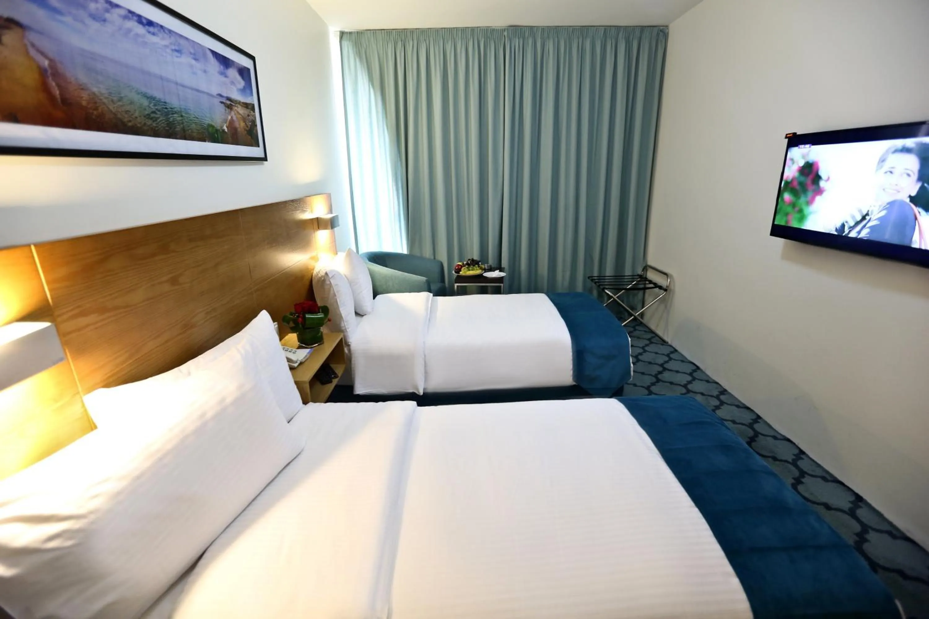 Photo of the whole room, Bed in Khuttar Apartment