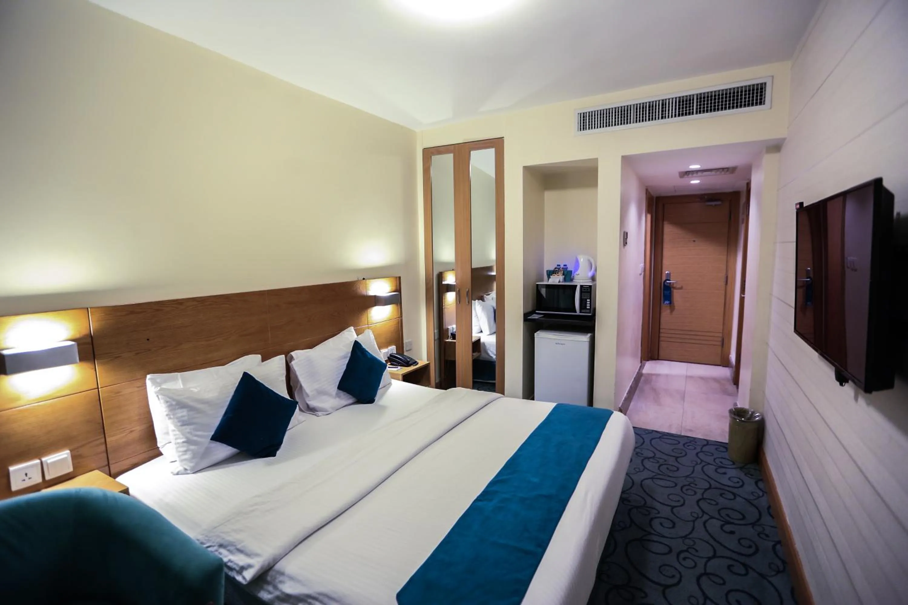 Bed in Khuttar Apartment