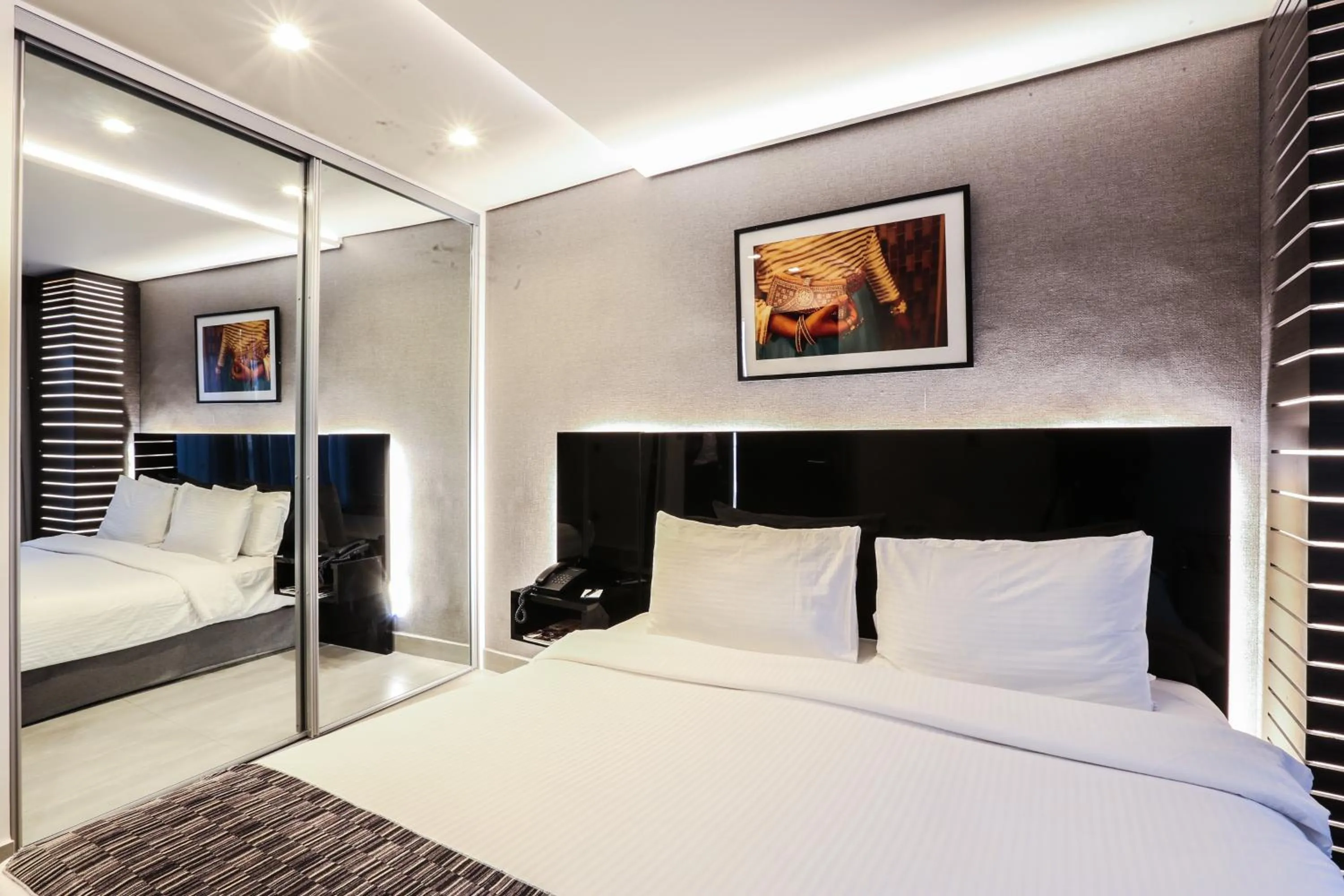 Bed in Khuttar Apartment