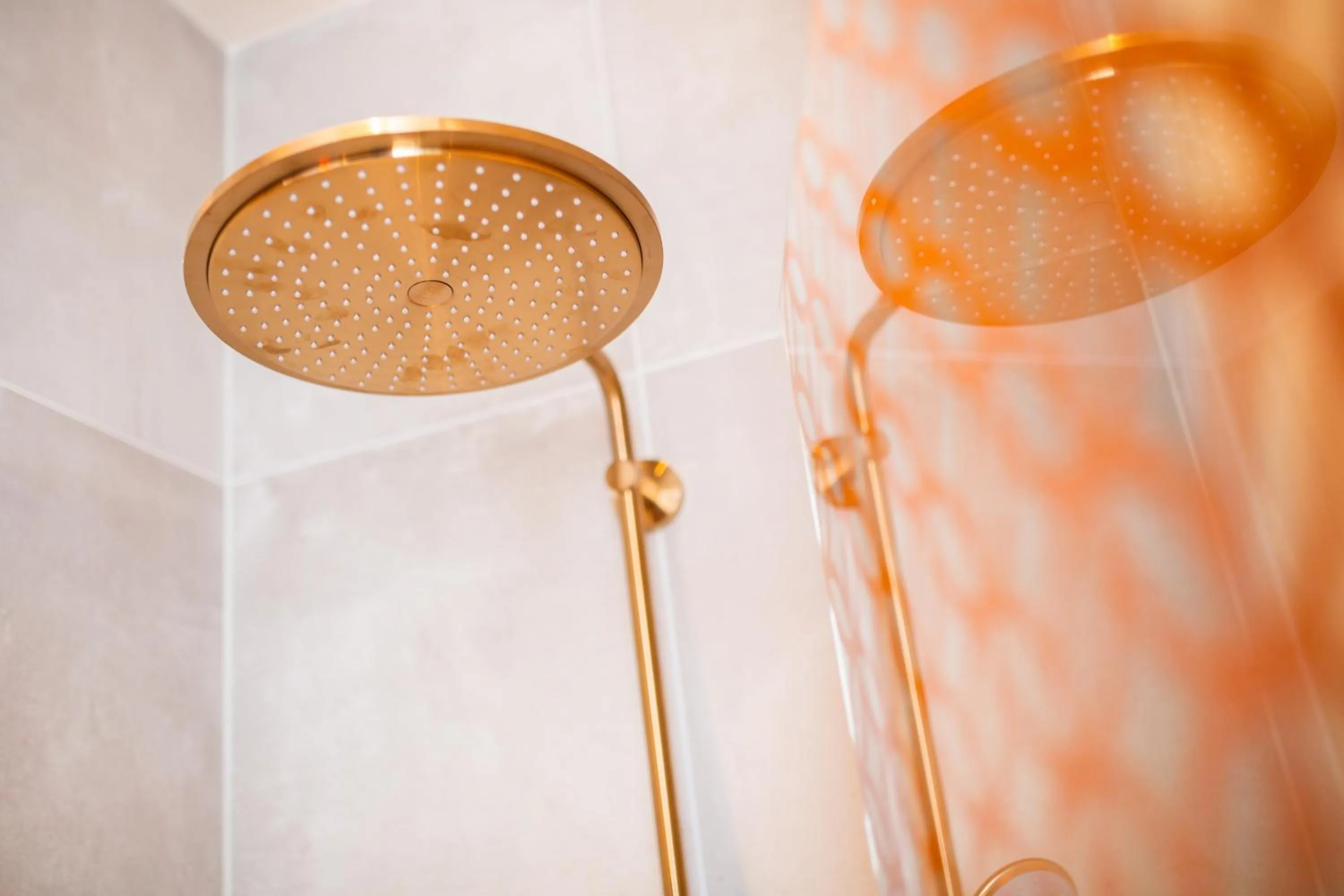 Shower in Vie Via - Your Hotel