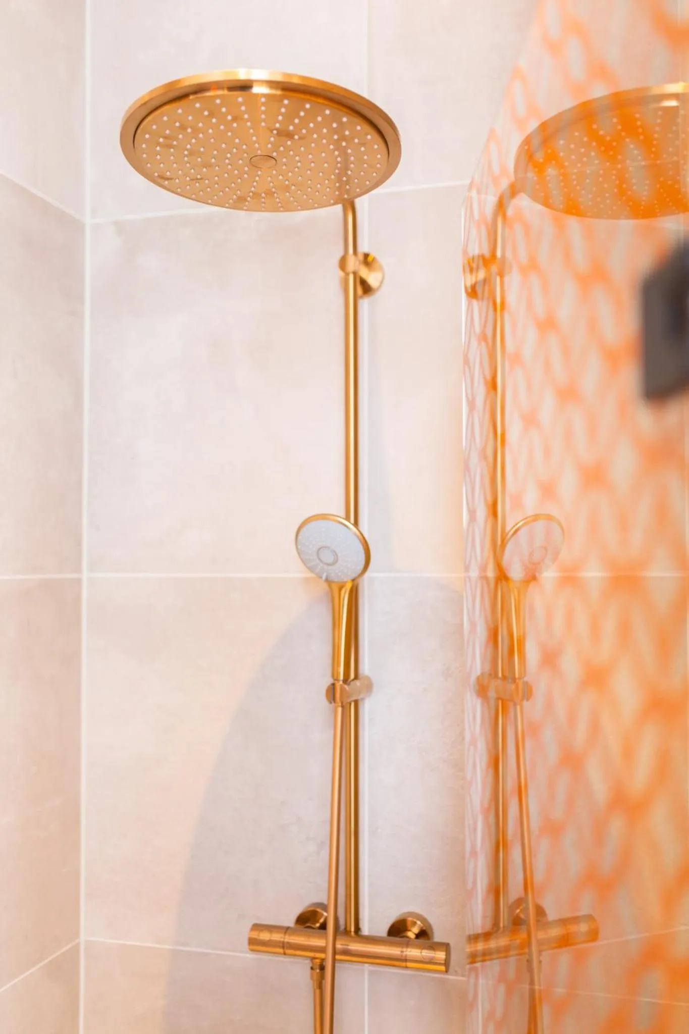 Shower in Vie Via - Your Hotel