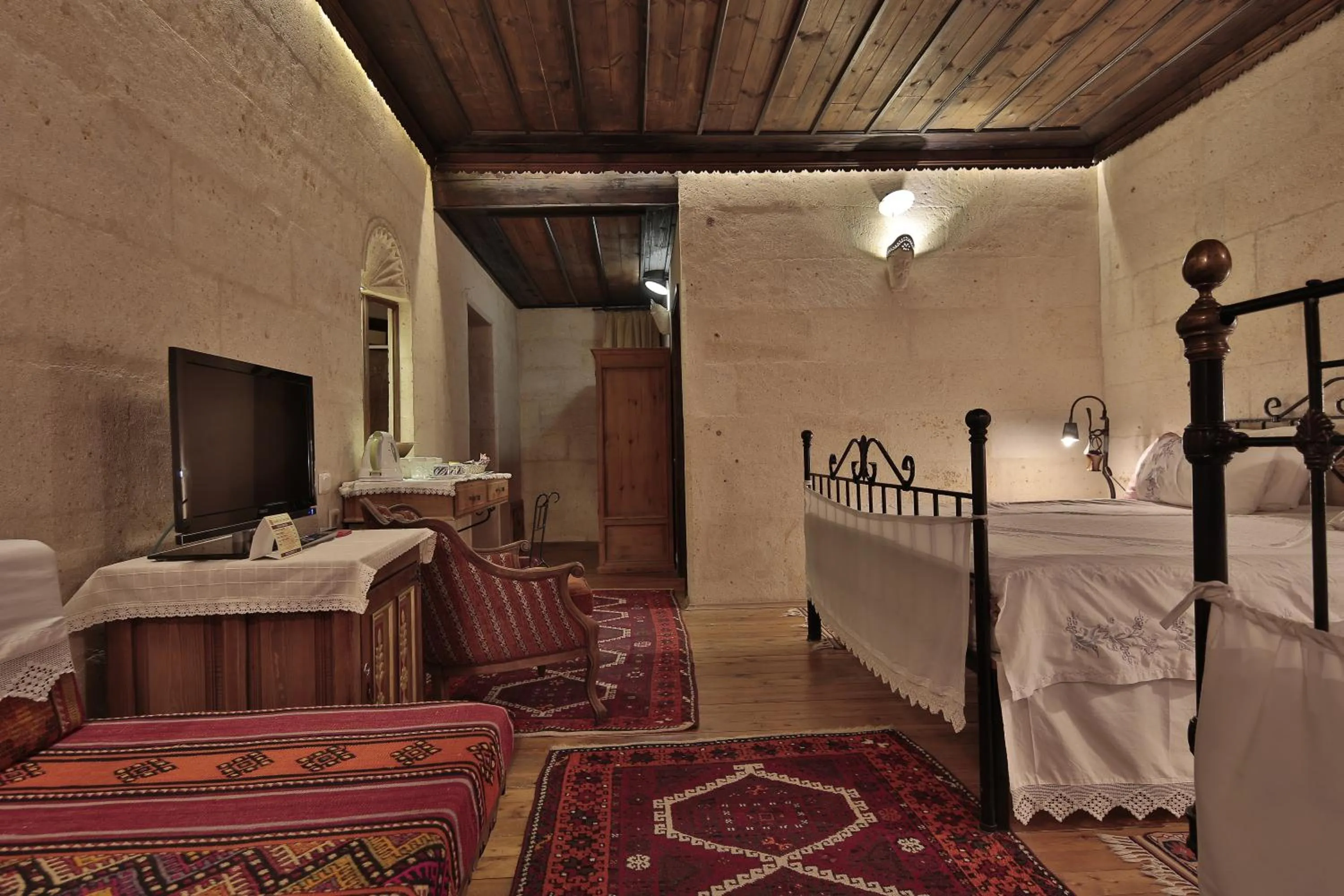 Photo of the whole room, Bed in Selcuklu Evi Cave Hotel - Special Category