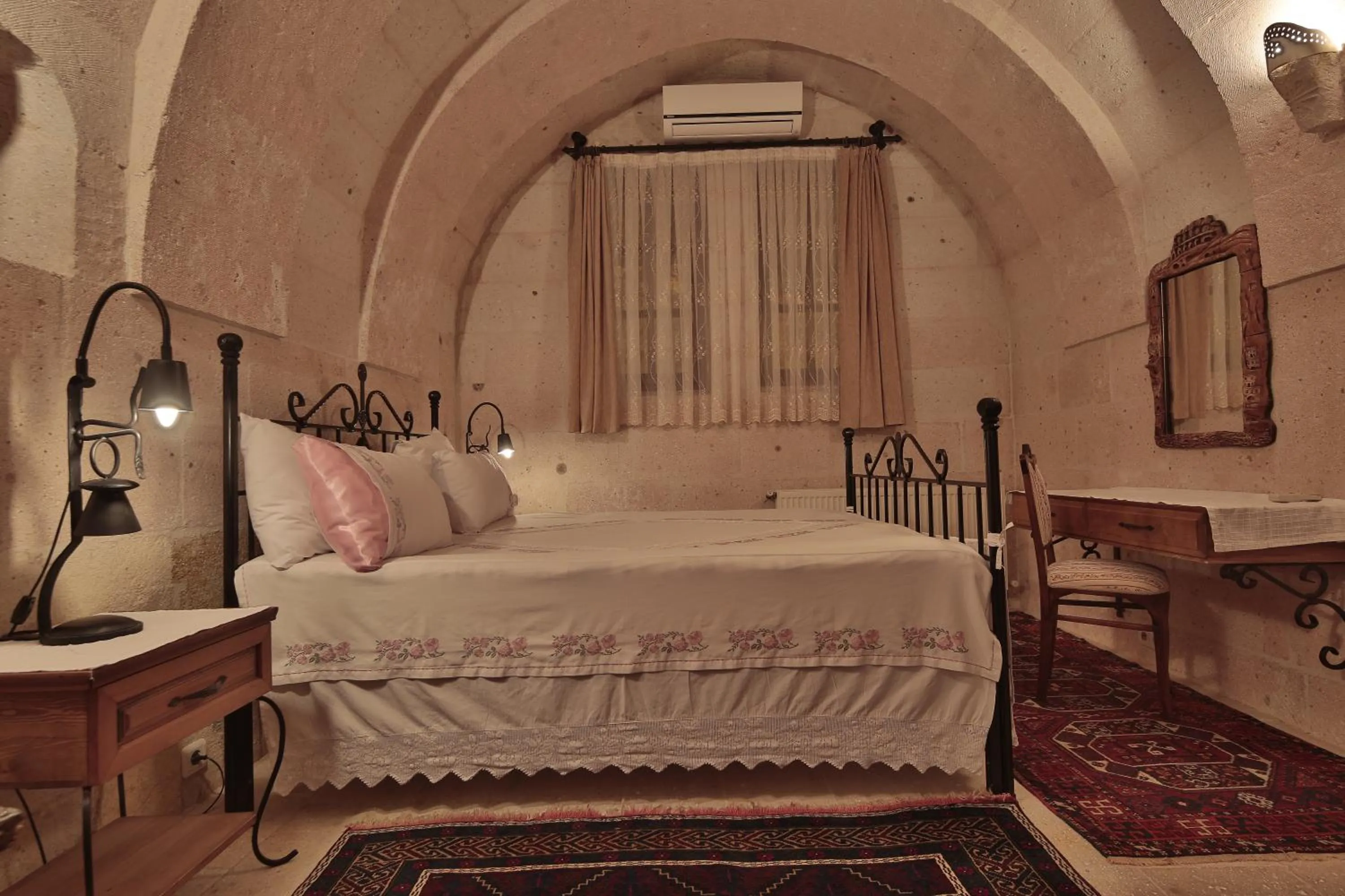Bedroom, Bed in Selcuklu Evi Cave Hotel - Special Category
