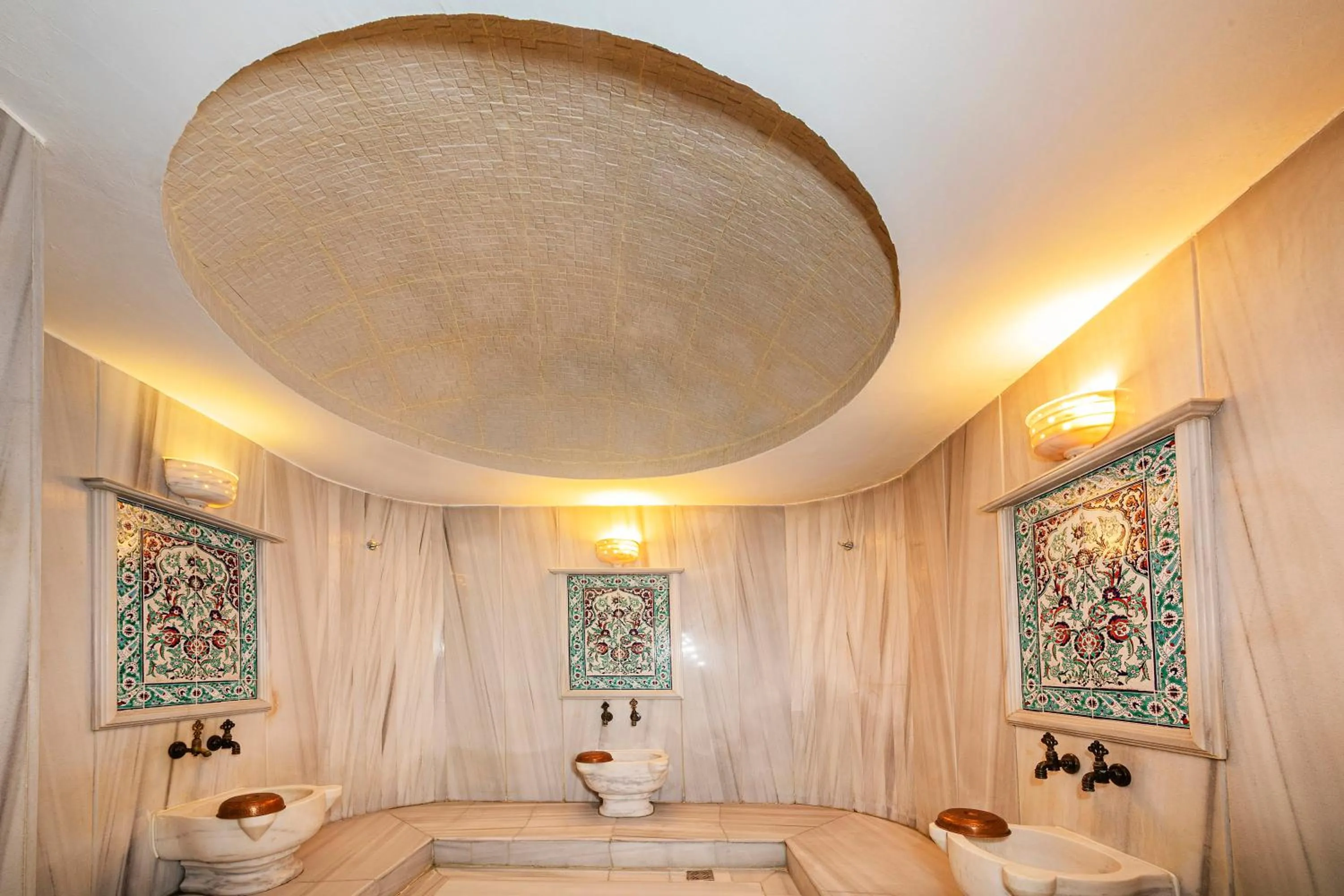 Shower in Hotel Yasmak Sultan