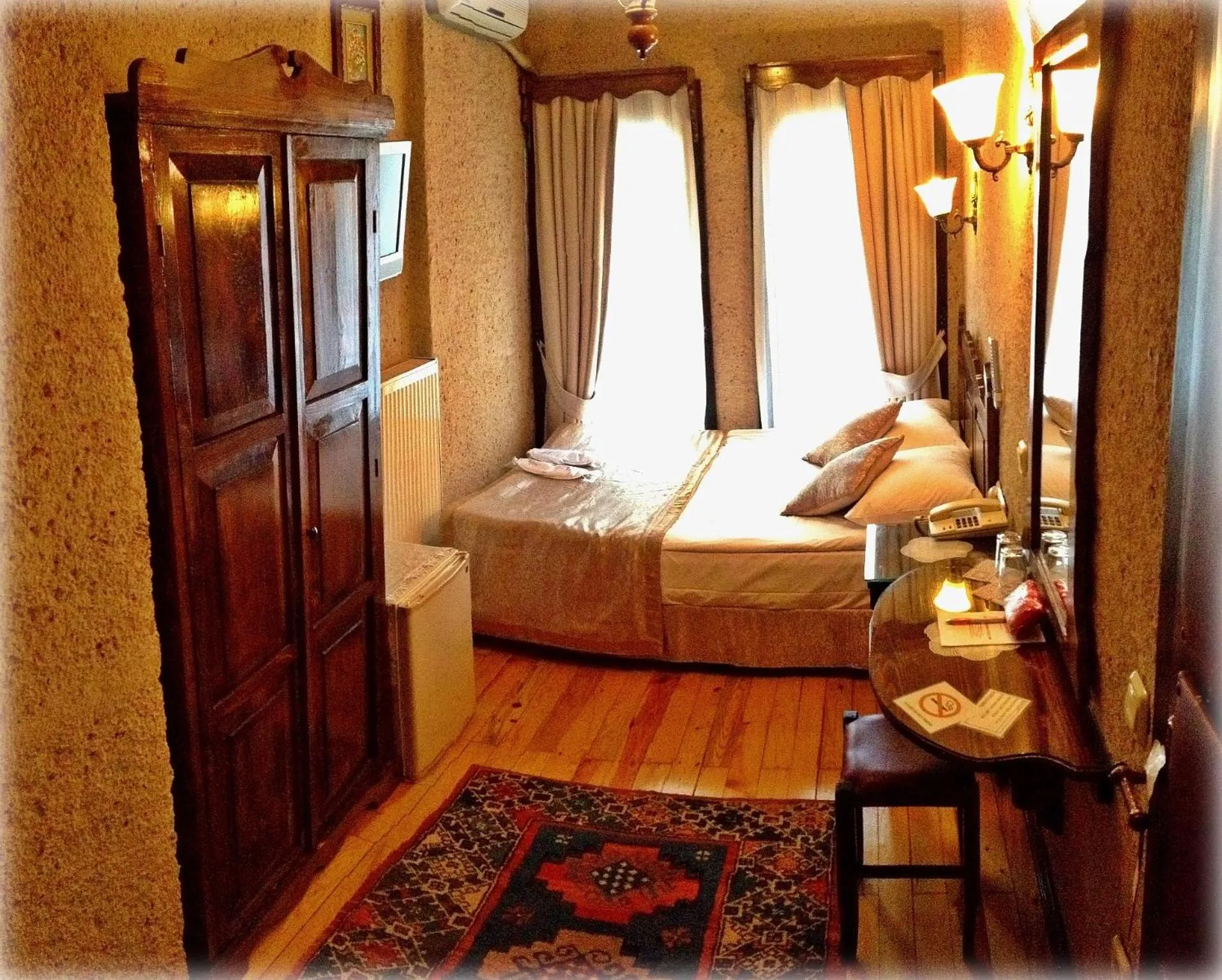 Photo of the whole room, Bed in Naz Wooden House Inn