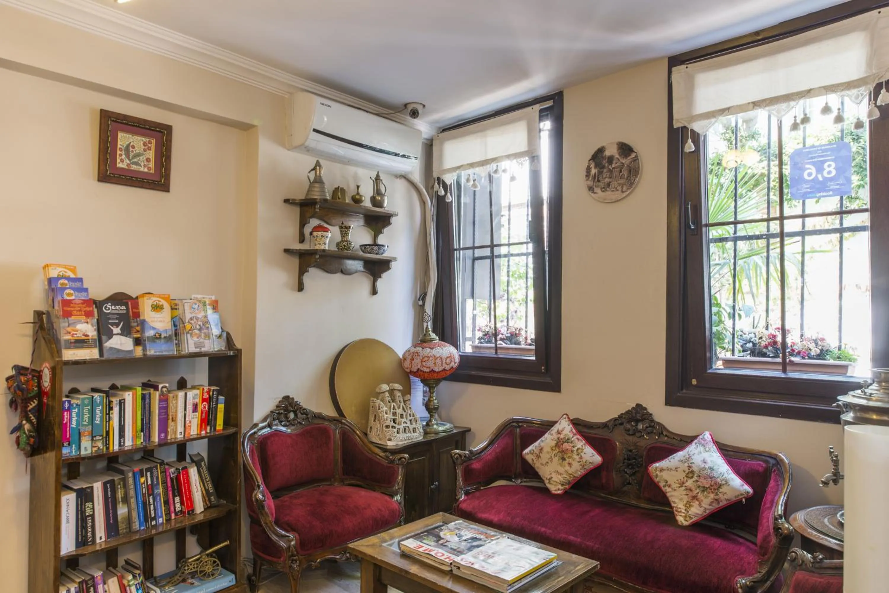 Decorative detail in Naz Wooden House Inn