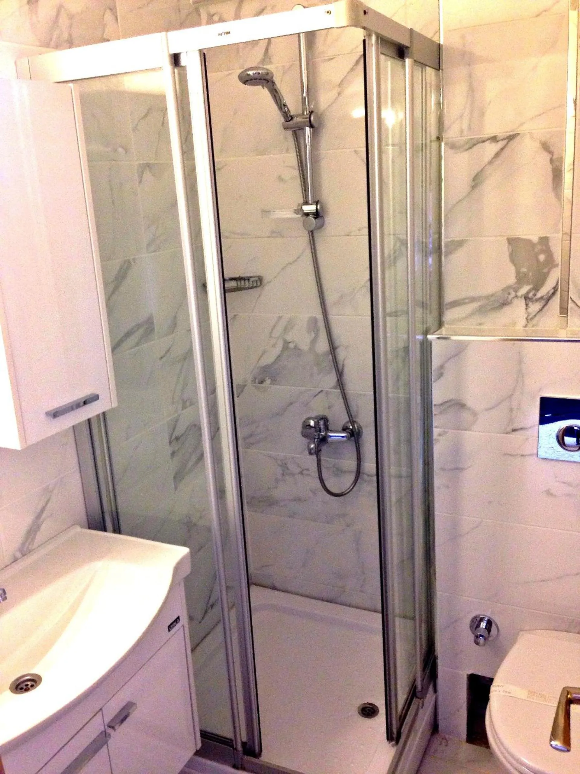 Bathroom in Naz Wooden House Inn