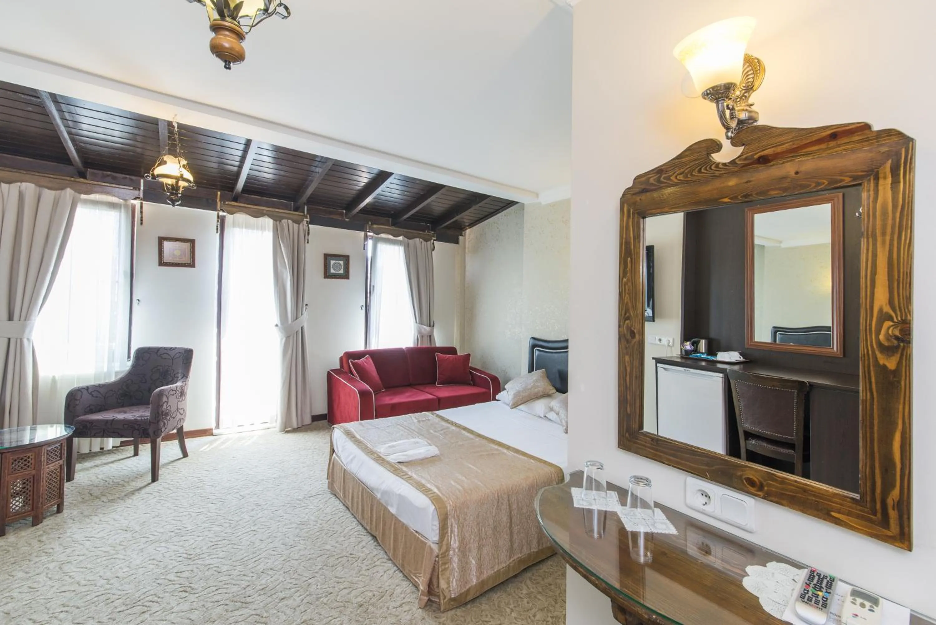 Seating area, Bed in Naz Wooden House Inn