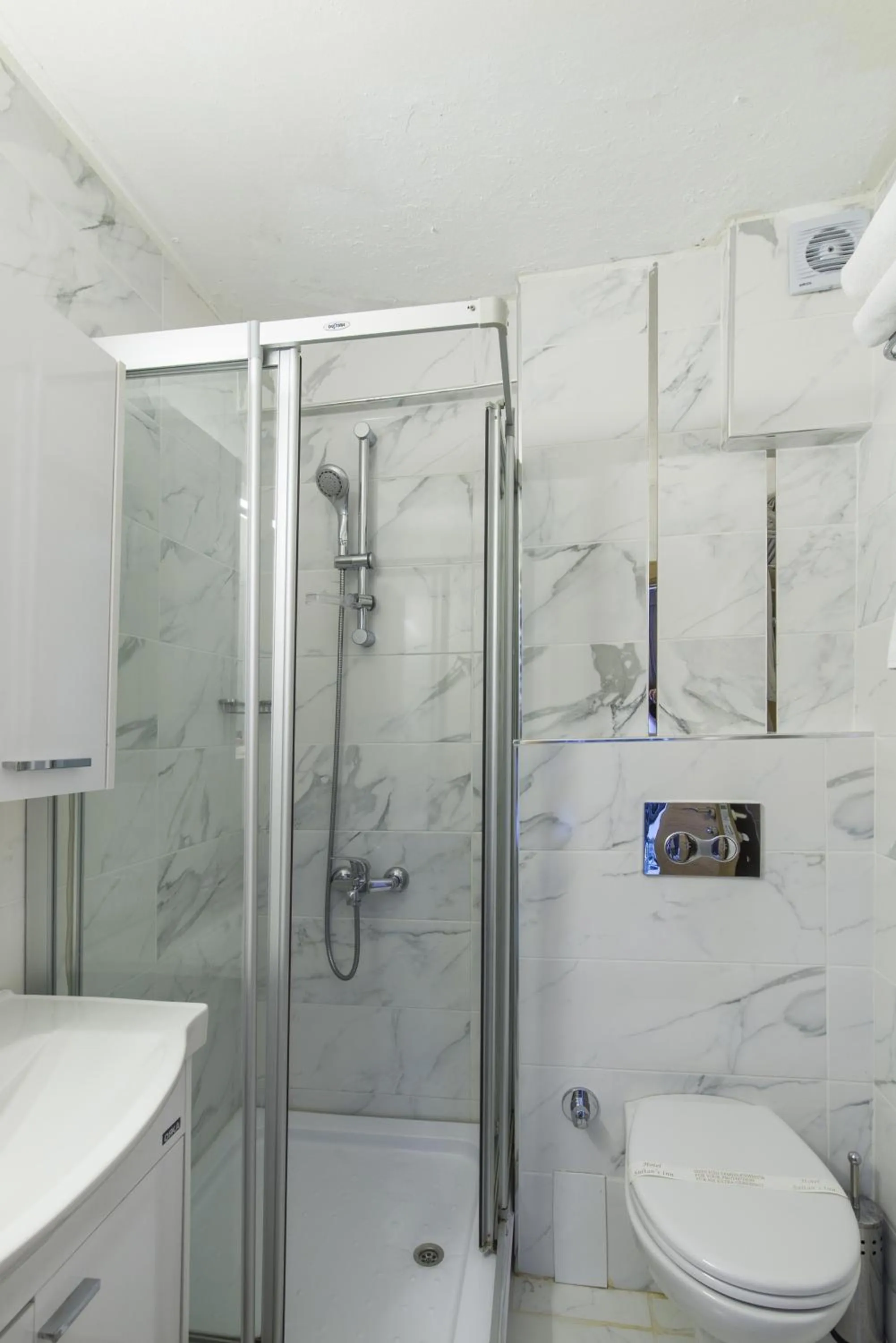 Bathroom in Naz Wooden House Inn