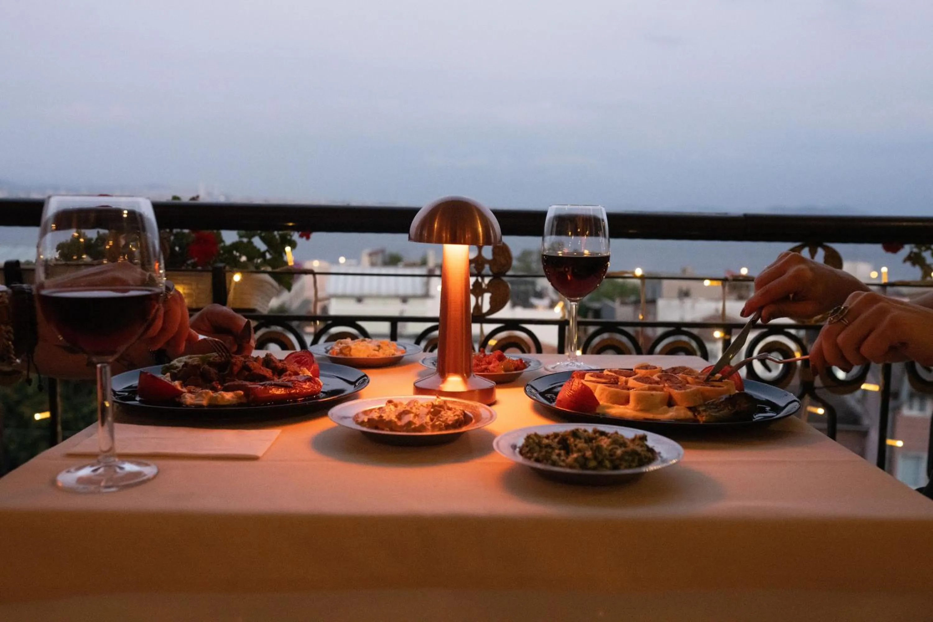 Restaurant/places to eat in Avicenna Hotel Sultanahmet