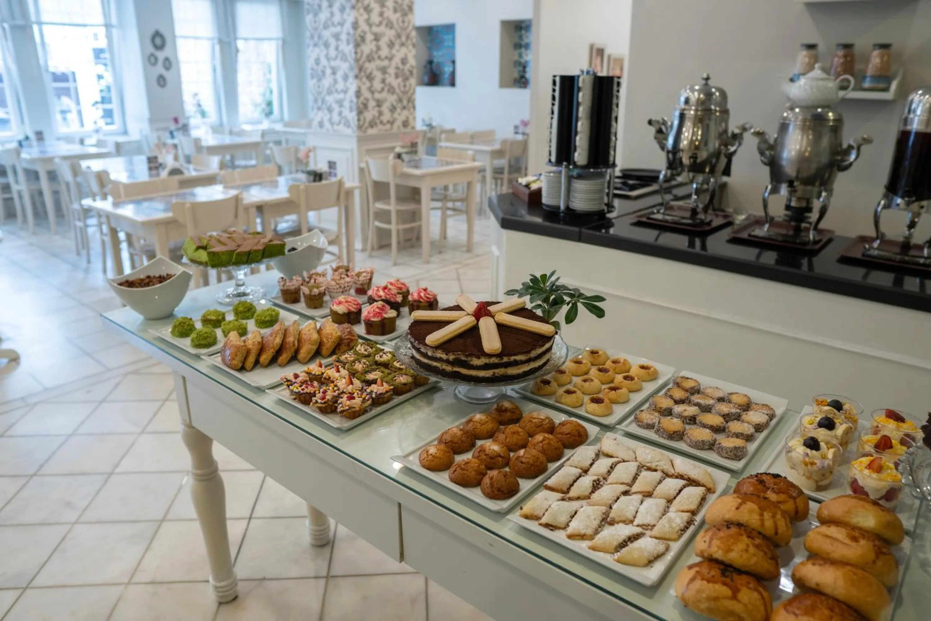 Restaurant/places to eat in Avicenna Hotel Sultanahmet