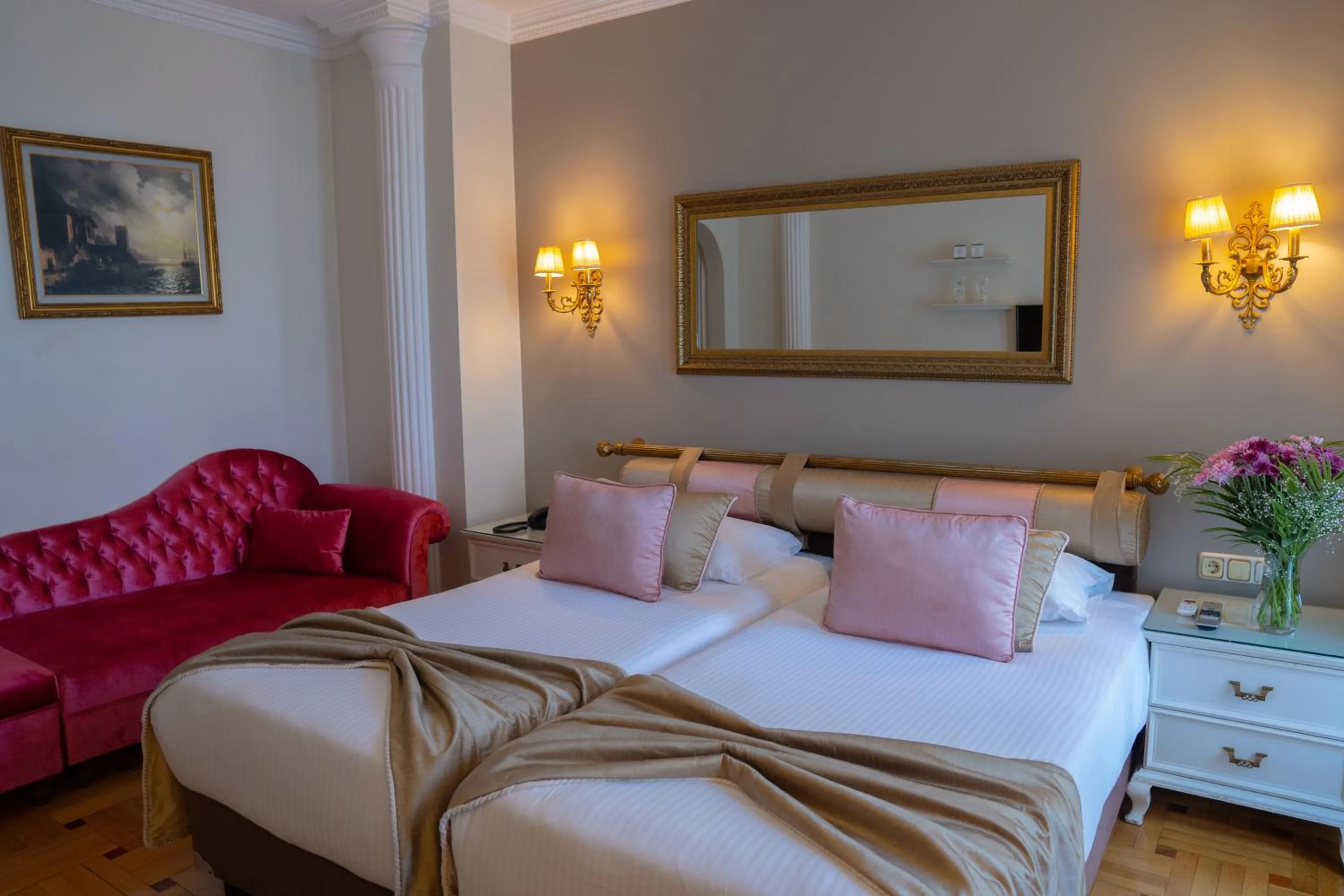 Photo of the whole room, Bed in Avicenna Hotel Sultanahmet