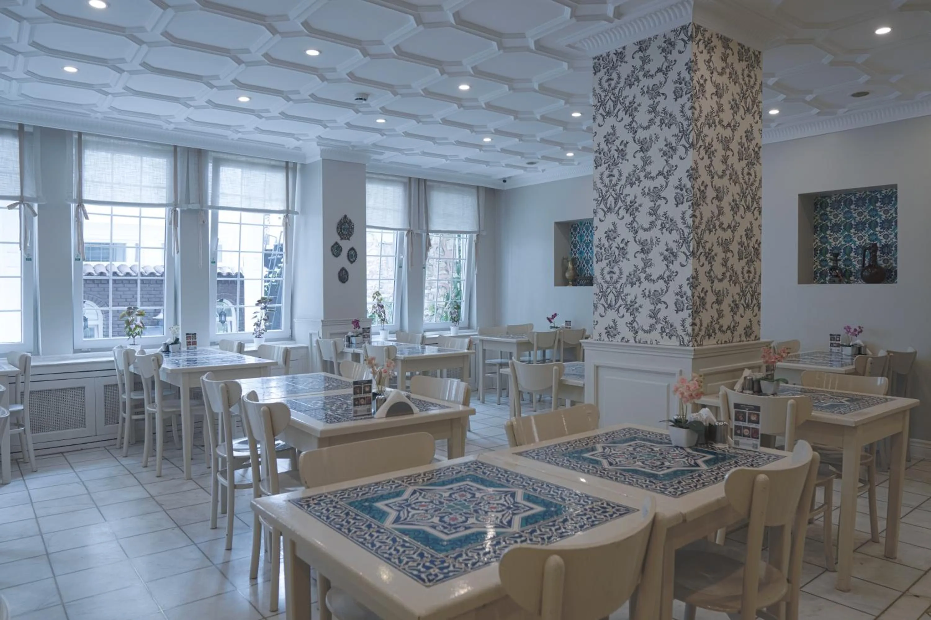 Restaurant/places to eat in Avicenna Hotel Sultanahmet