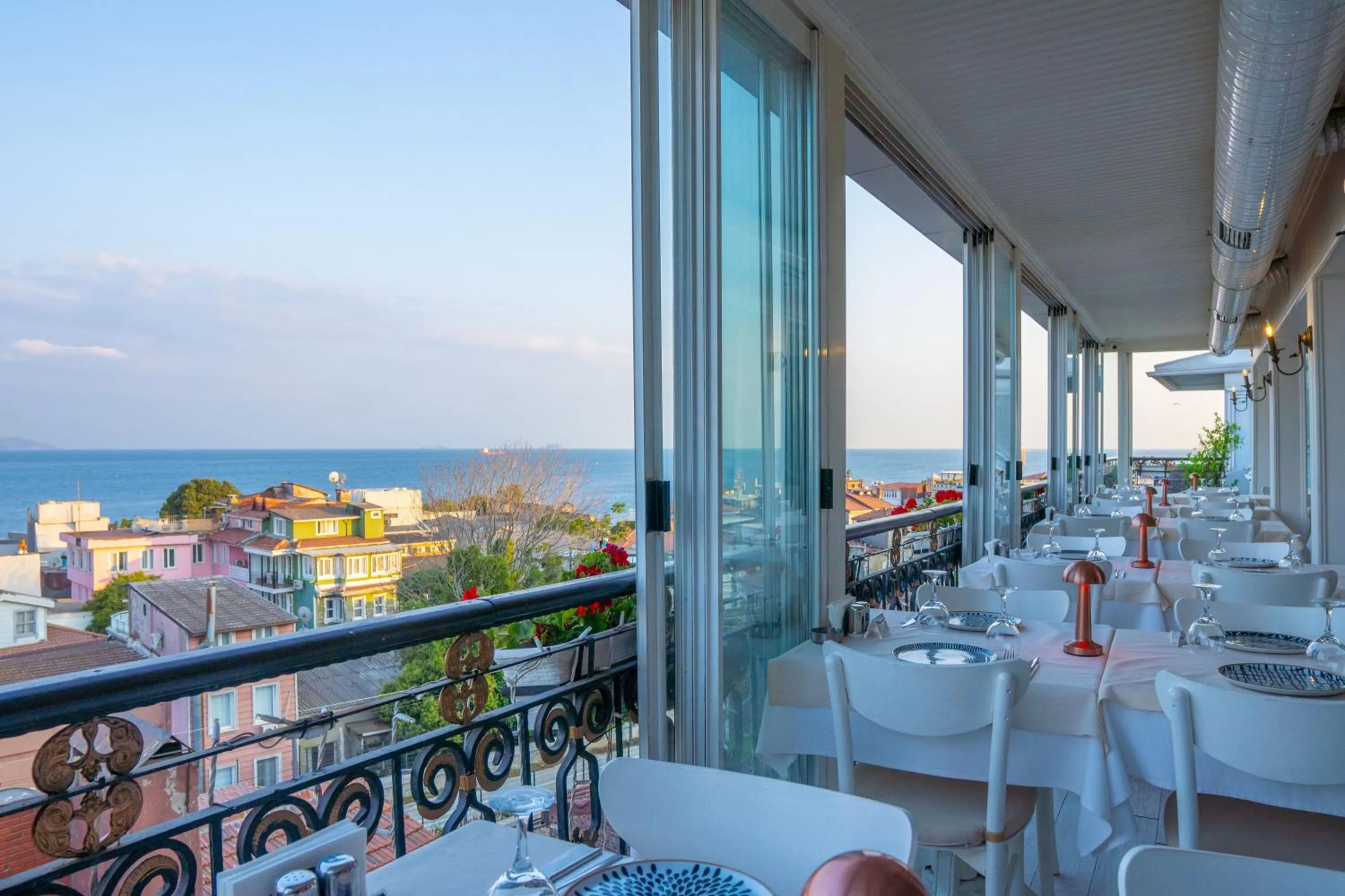 Restaurant/places to eat in Avicenna Hotel Sultanahmet