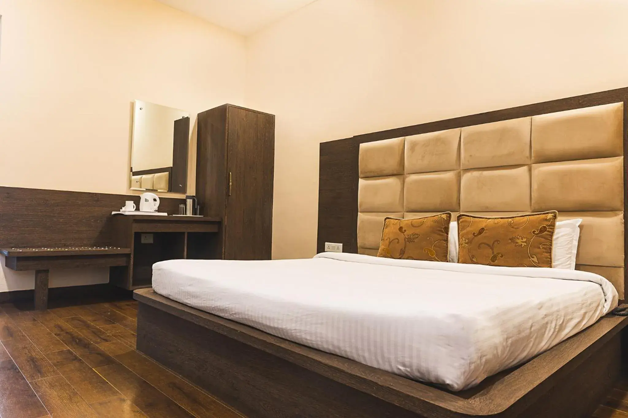 Deluxe Double Room in Hotel Asia Vaishnodevi By Geetanjali Group of Hotels Deluxe Double Room in Hotel Asia Vaishnodevi By Geetanjali Group of Hotels