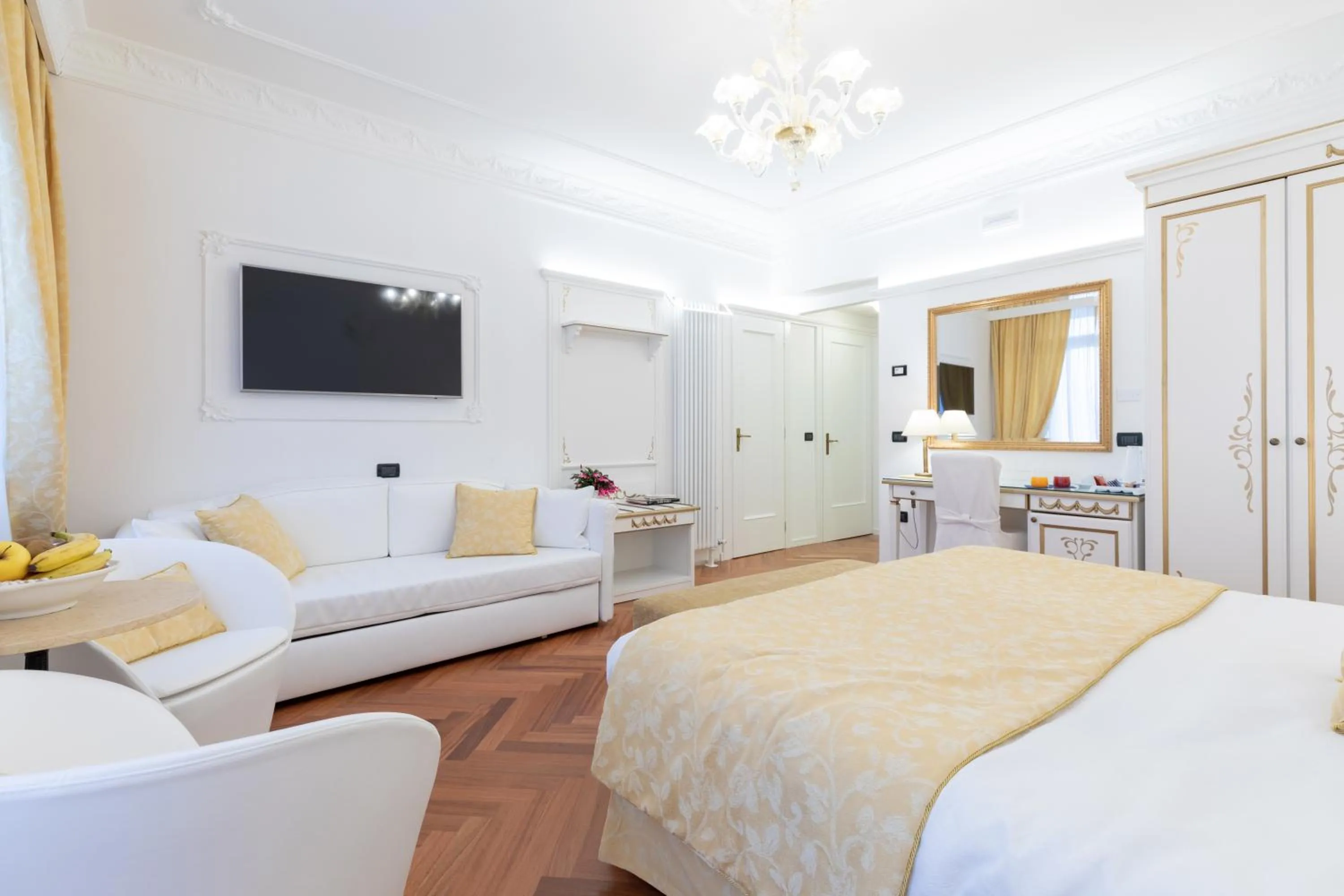 Bed in Hotel Croce Bianca