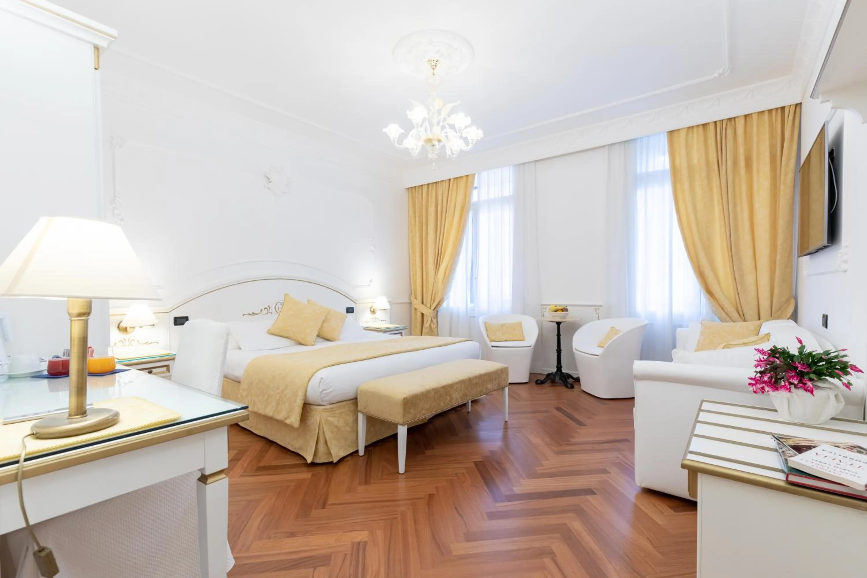 Bed in Hotel Croce Bianca