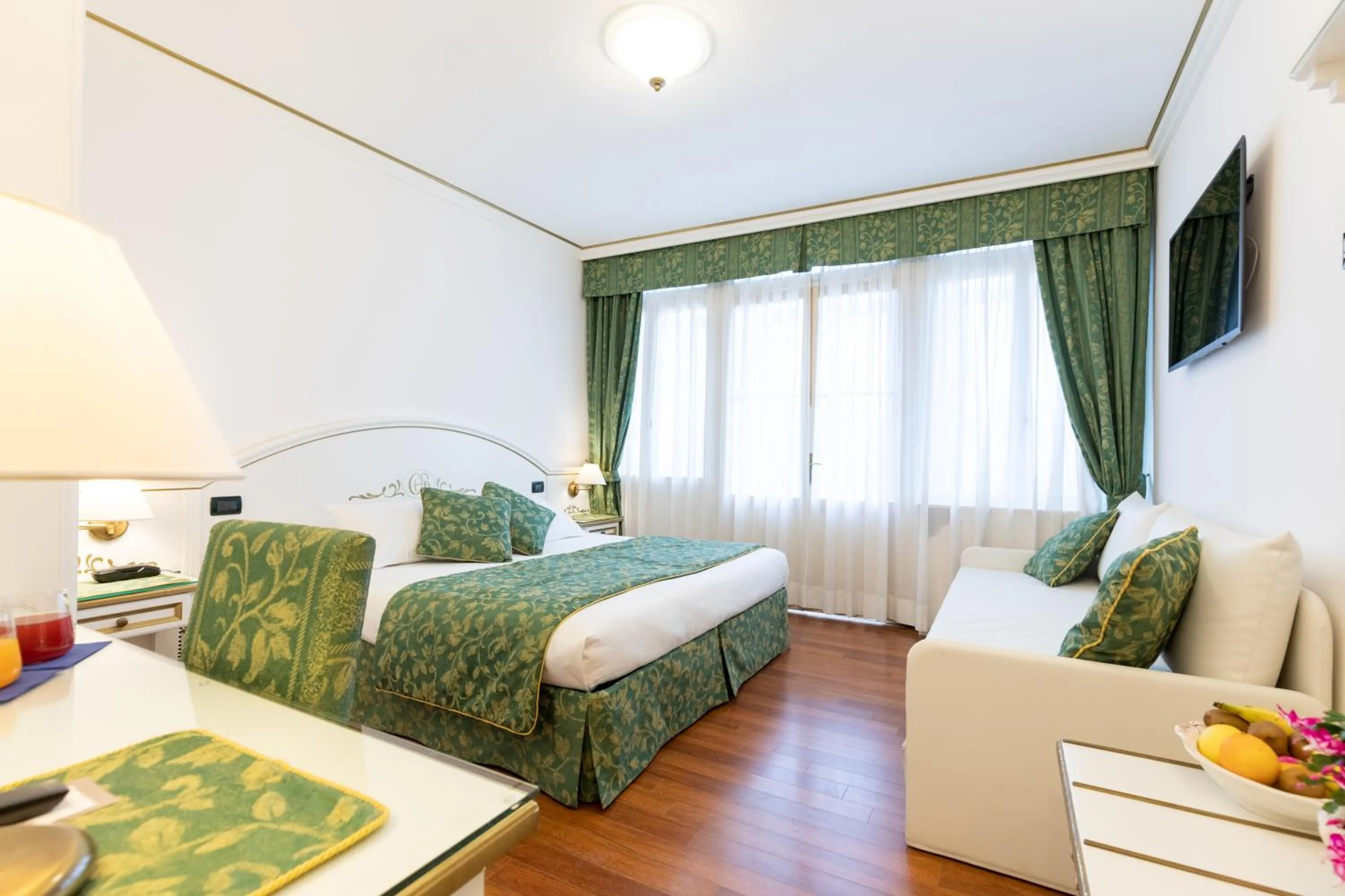 Bed in Hotel Croce Bianca