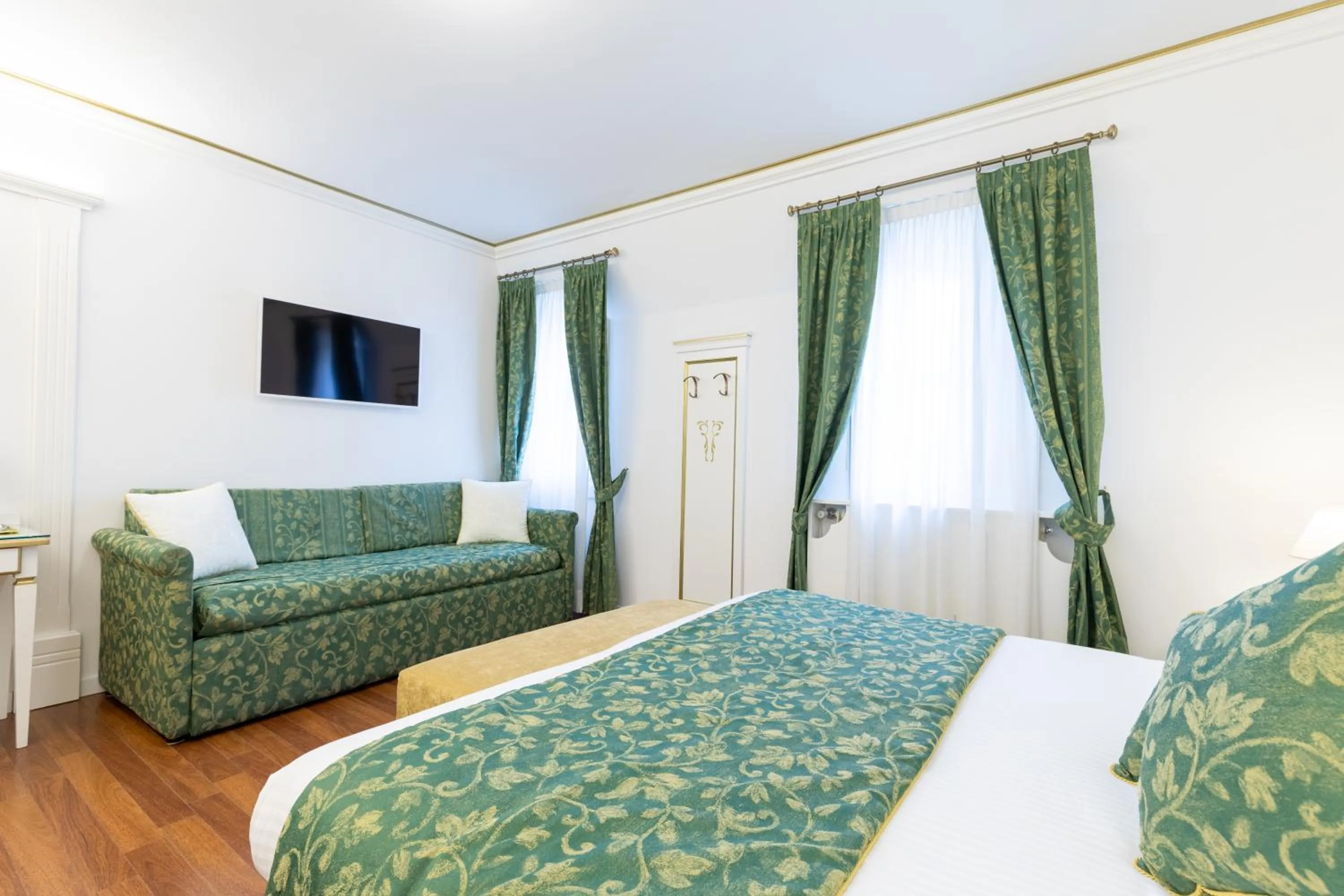 Bed in Hotel Croce Bianca