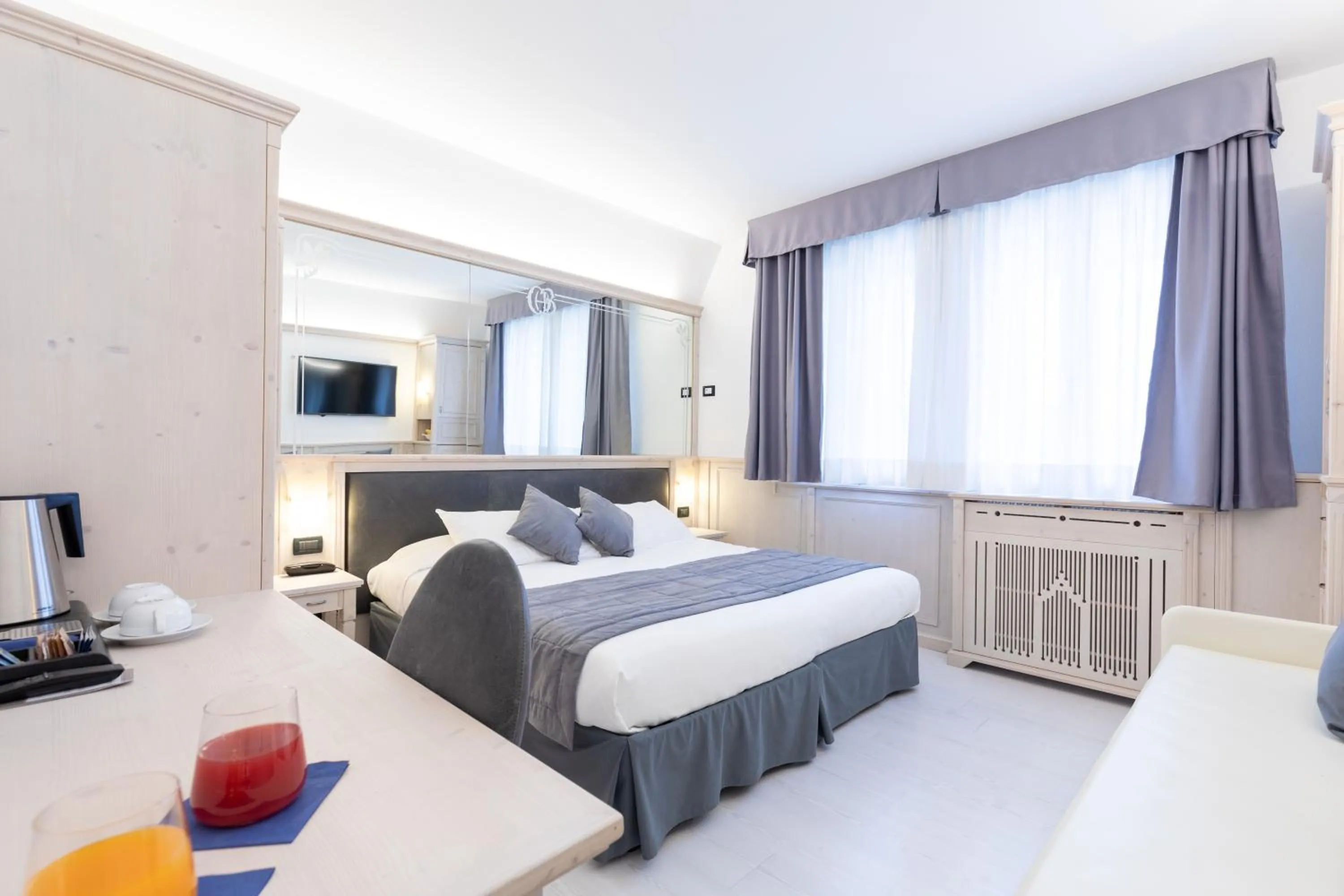 Bedroom, Bed in Hotel Croce Bianca