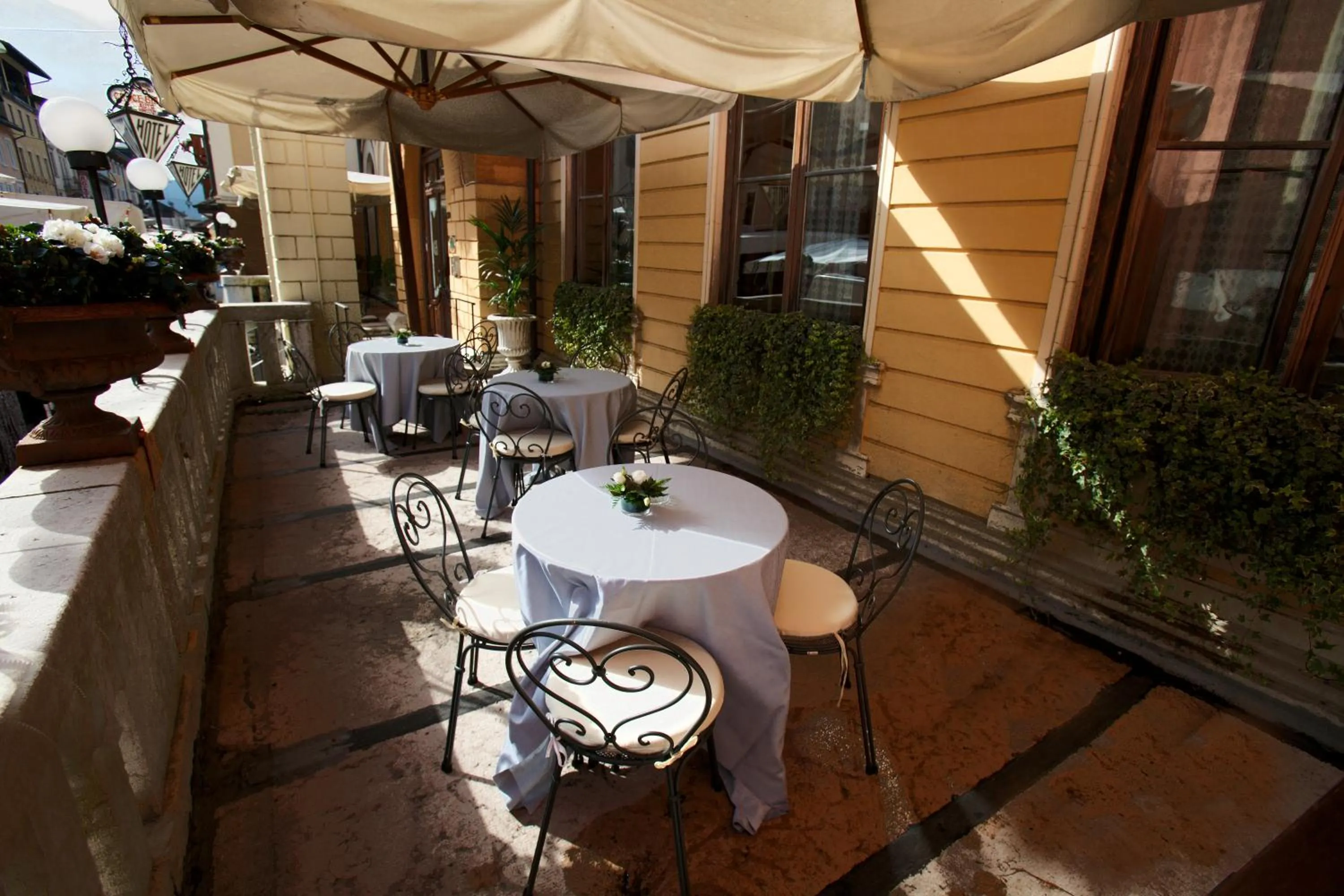 Property building in Hotel Croce Bianca