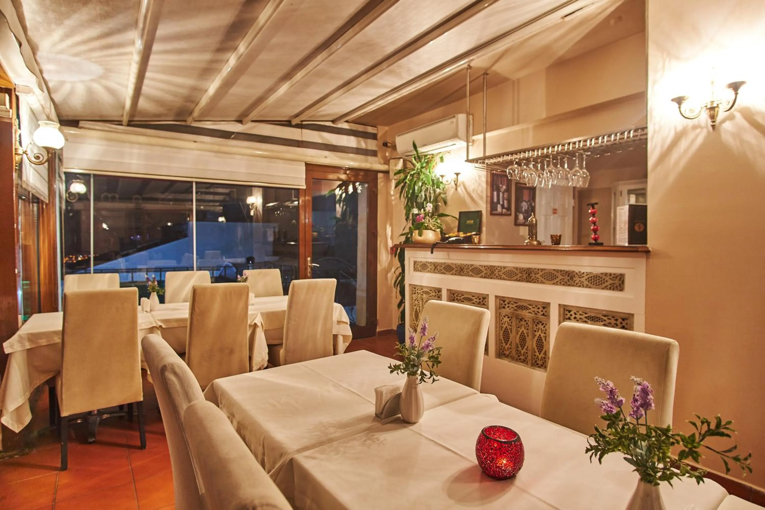 Restaurant/places to eat in Celal Sultan Hotel Special Class