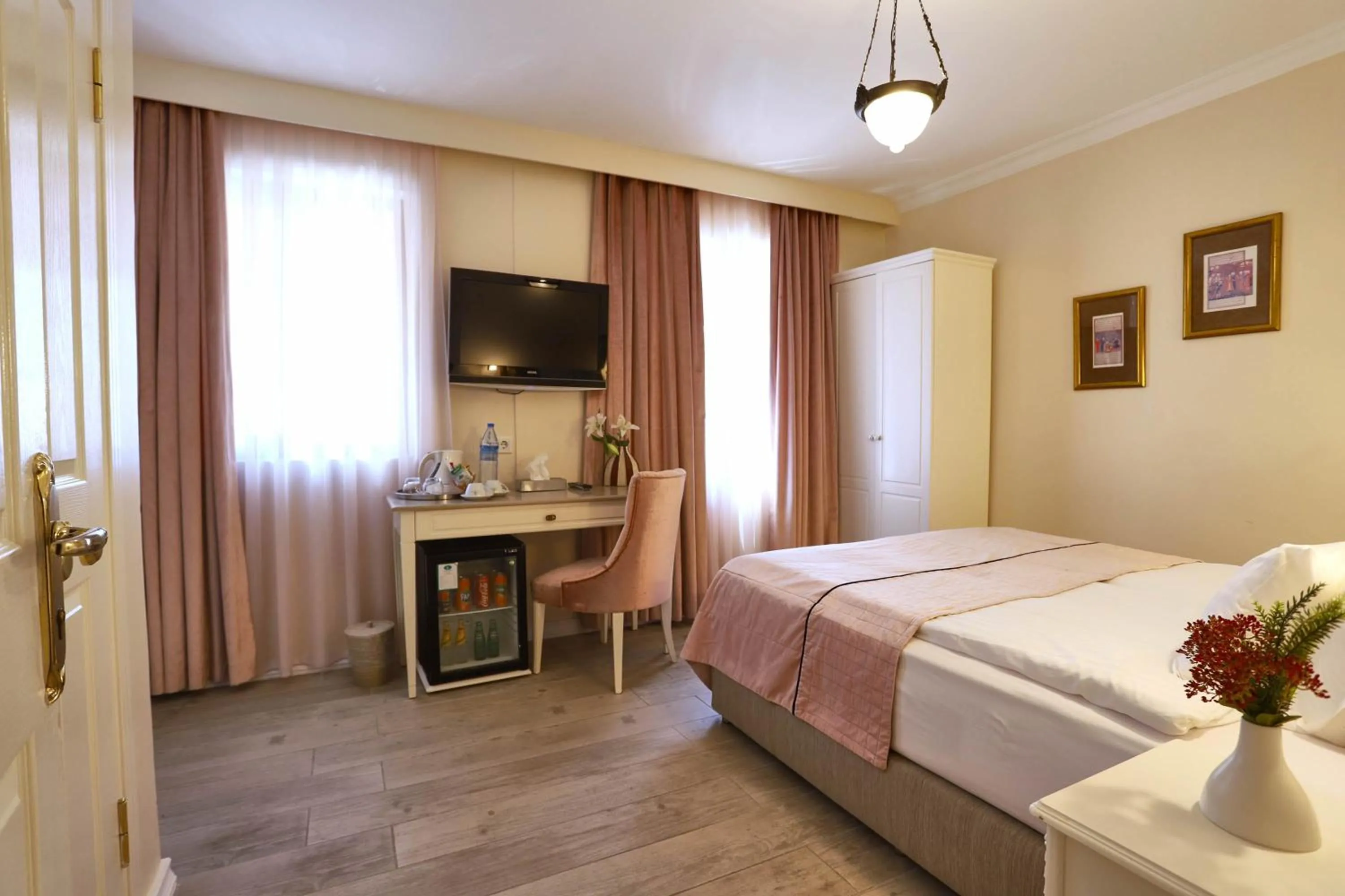 Bedroom, Bed in Celal Sultan Hotel Special Class