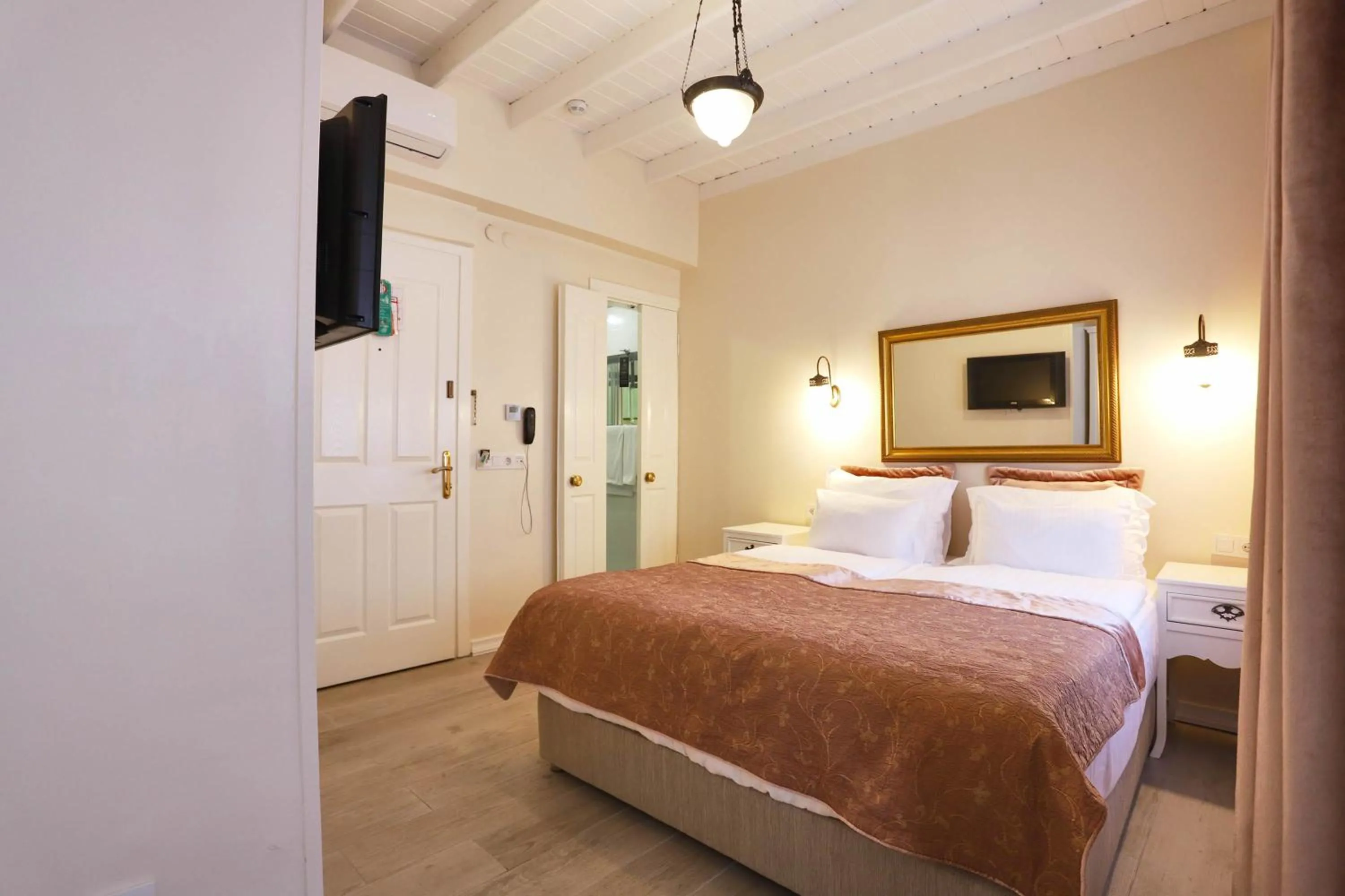 Bedroom, Bed in Celal Sultan Hotel Special Class