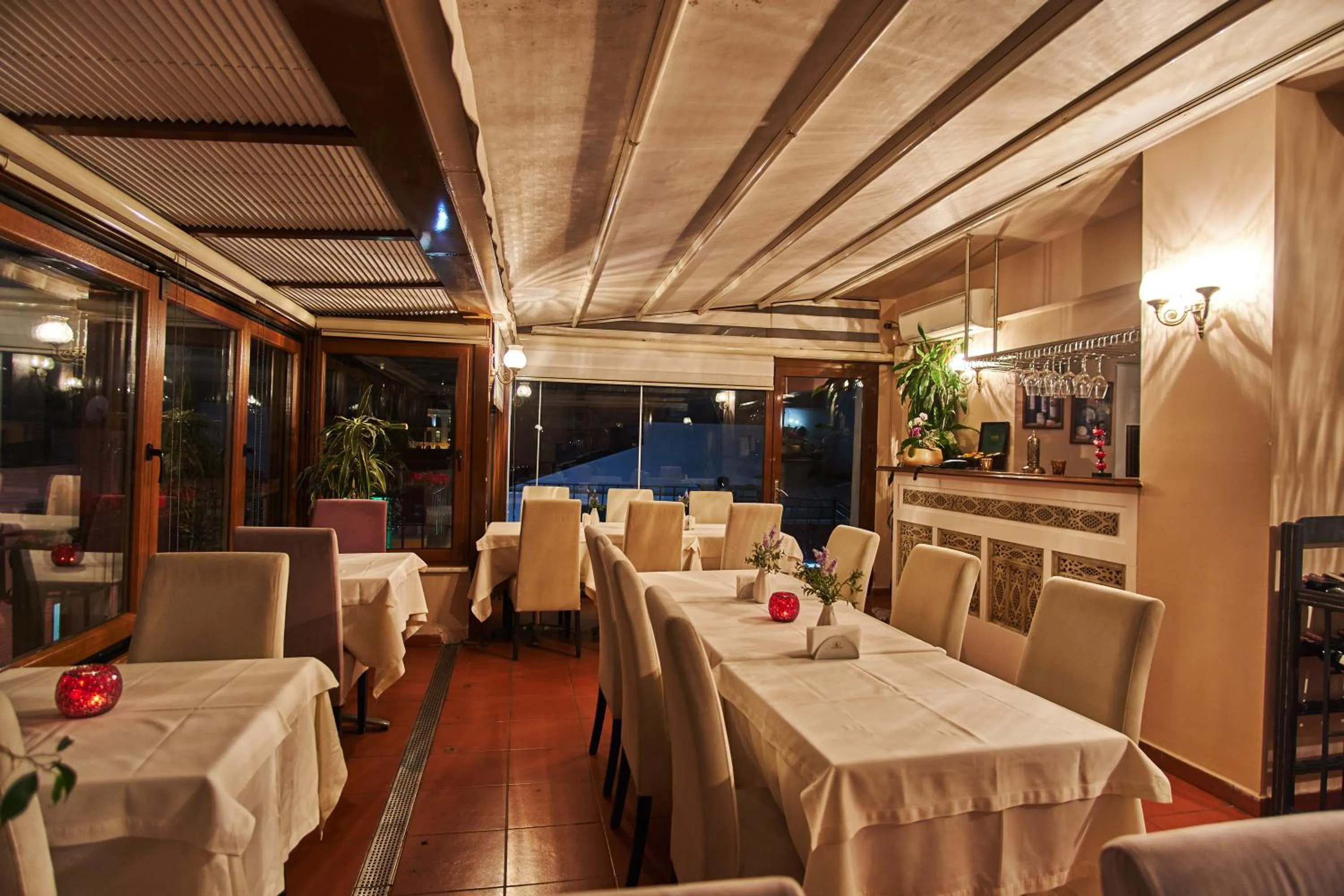 Restaurant/places to eat in Celal Sultan Hotel Special Class