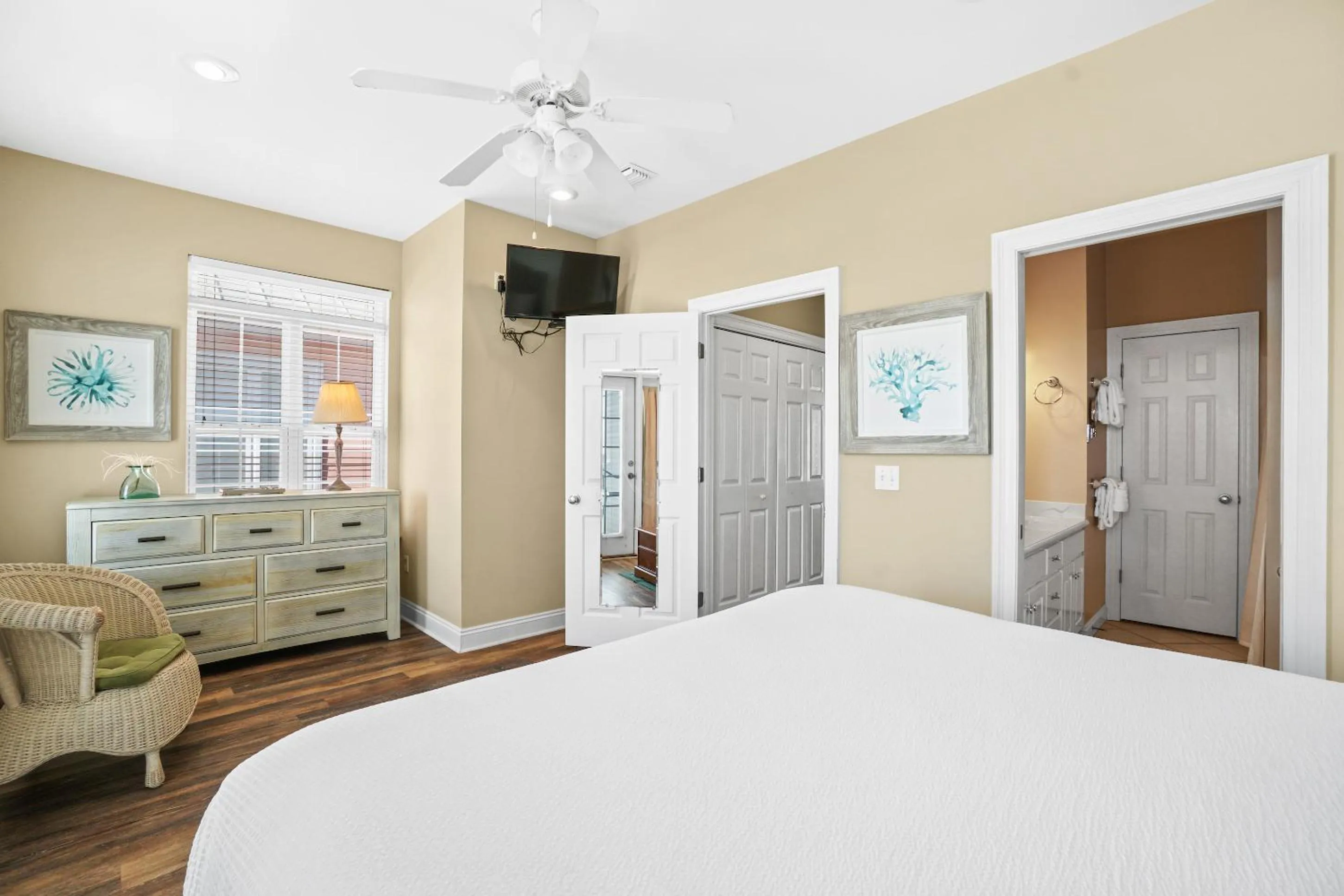 Bed in Summer Towne by Panhandle Getaways