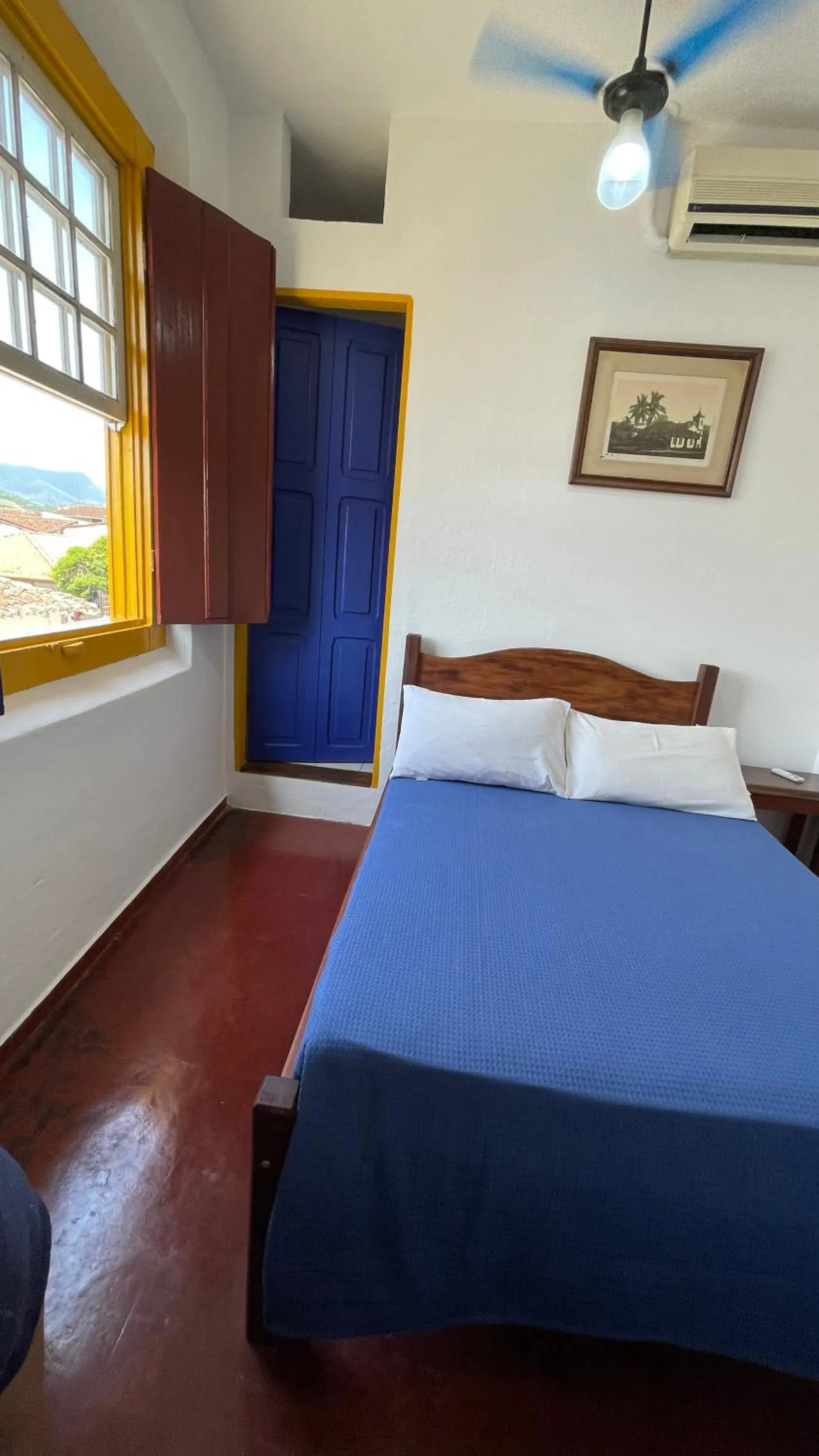 Photo of the whole room, Bed in Café e Prosa Centro Histórico