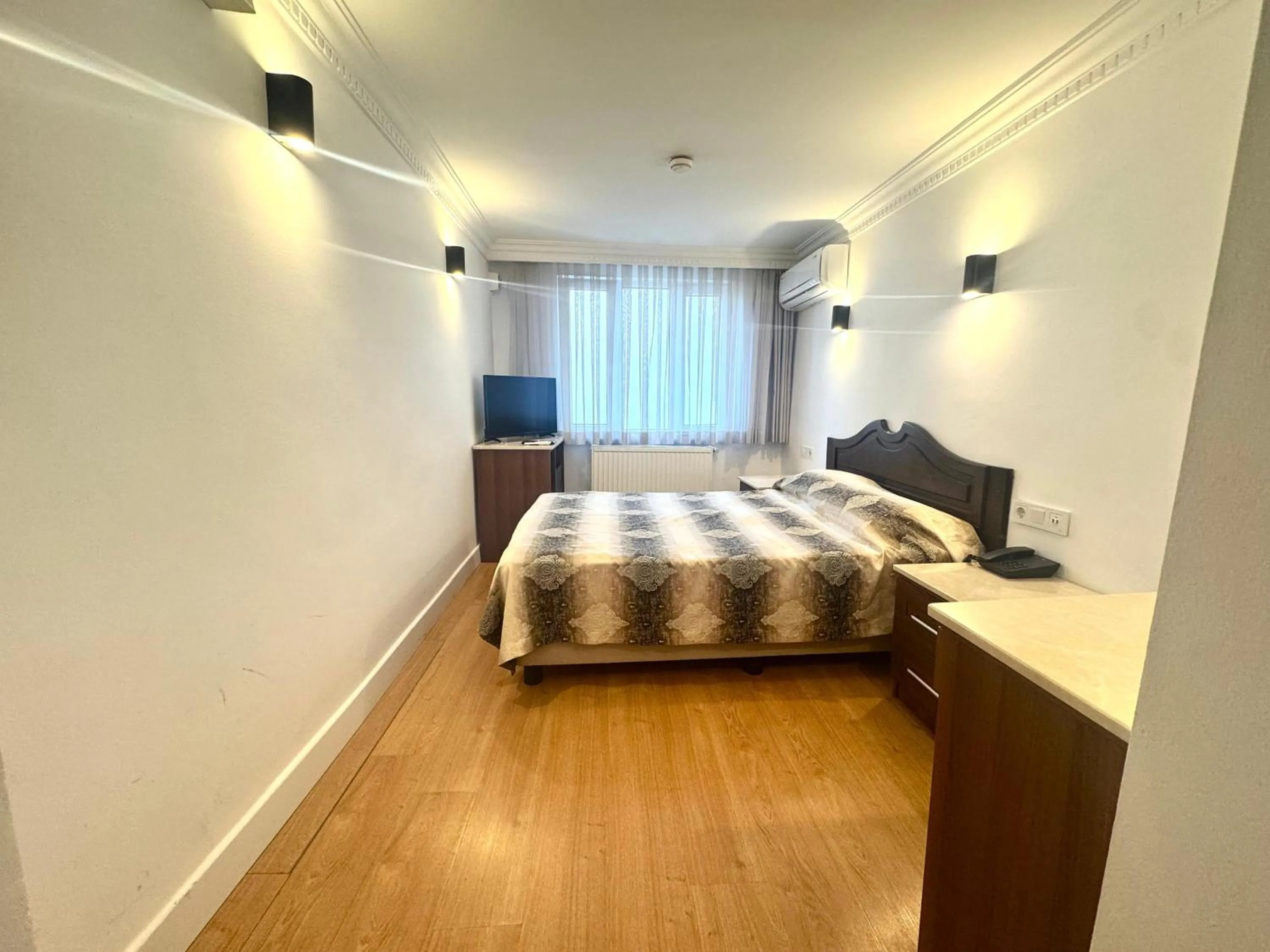 Photo of the whole room, Bed in Hanedan Hotel