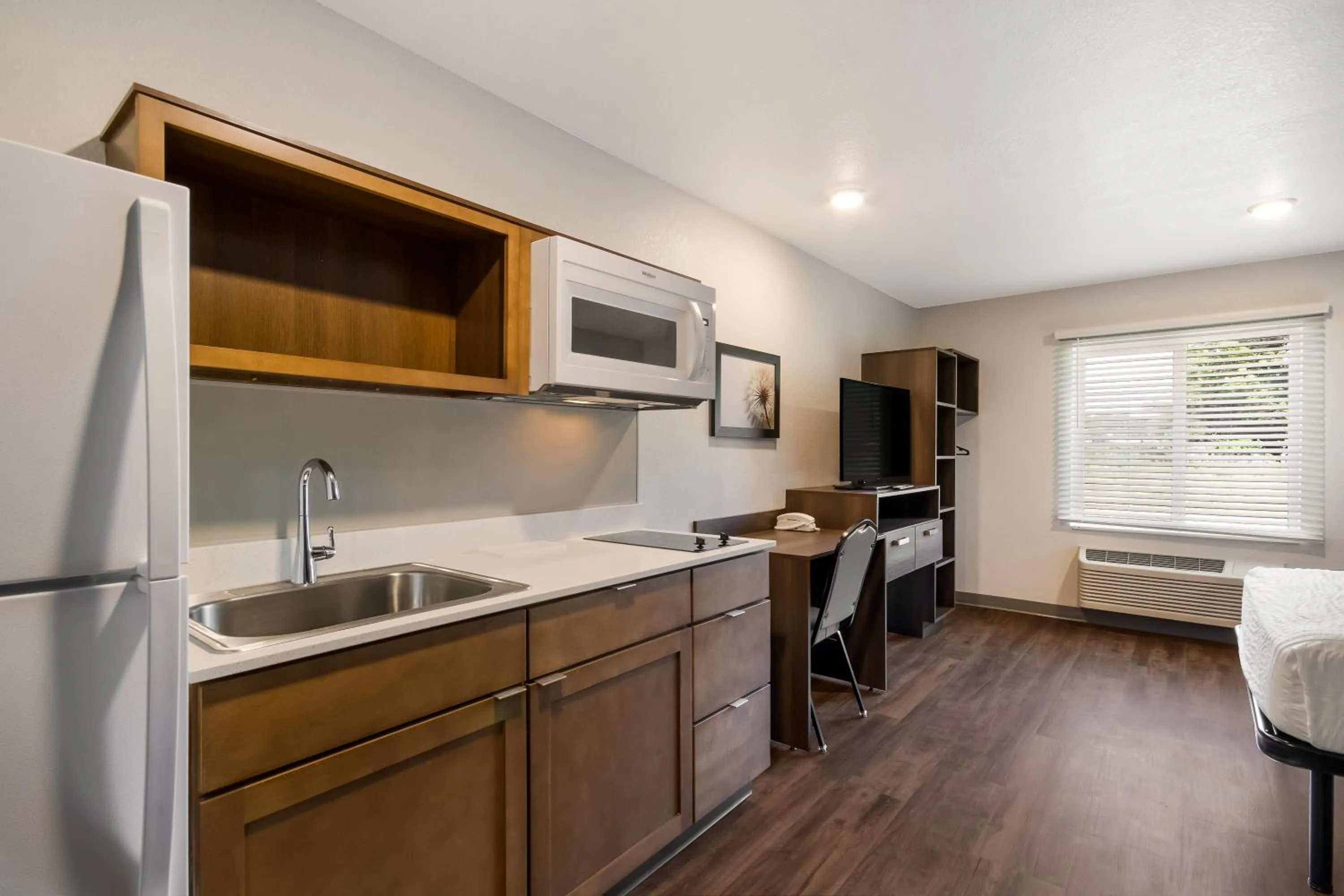 Kitchen or kitchenette in WoodSpring Suites Panama City Beach