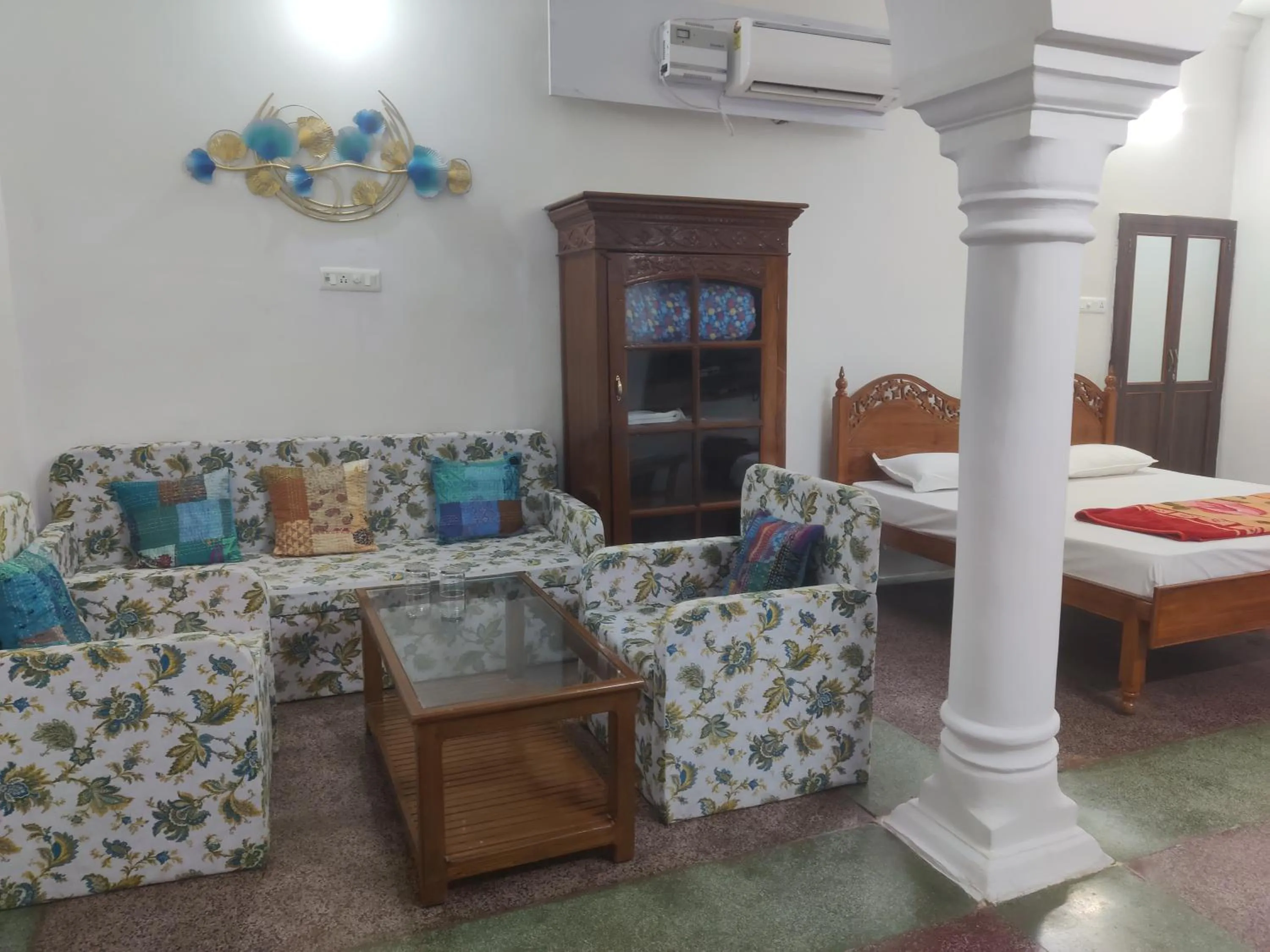 Bed in Hotel Swagatam