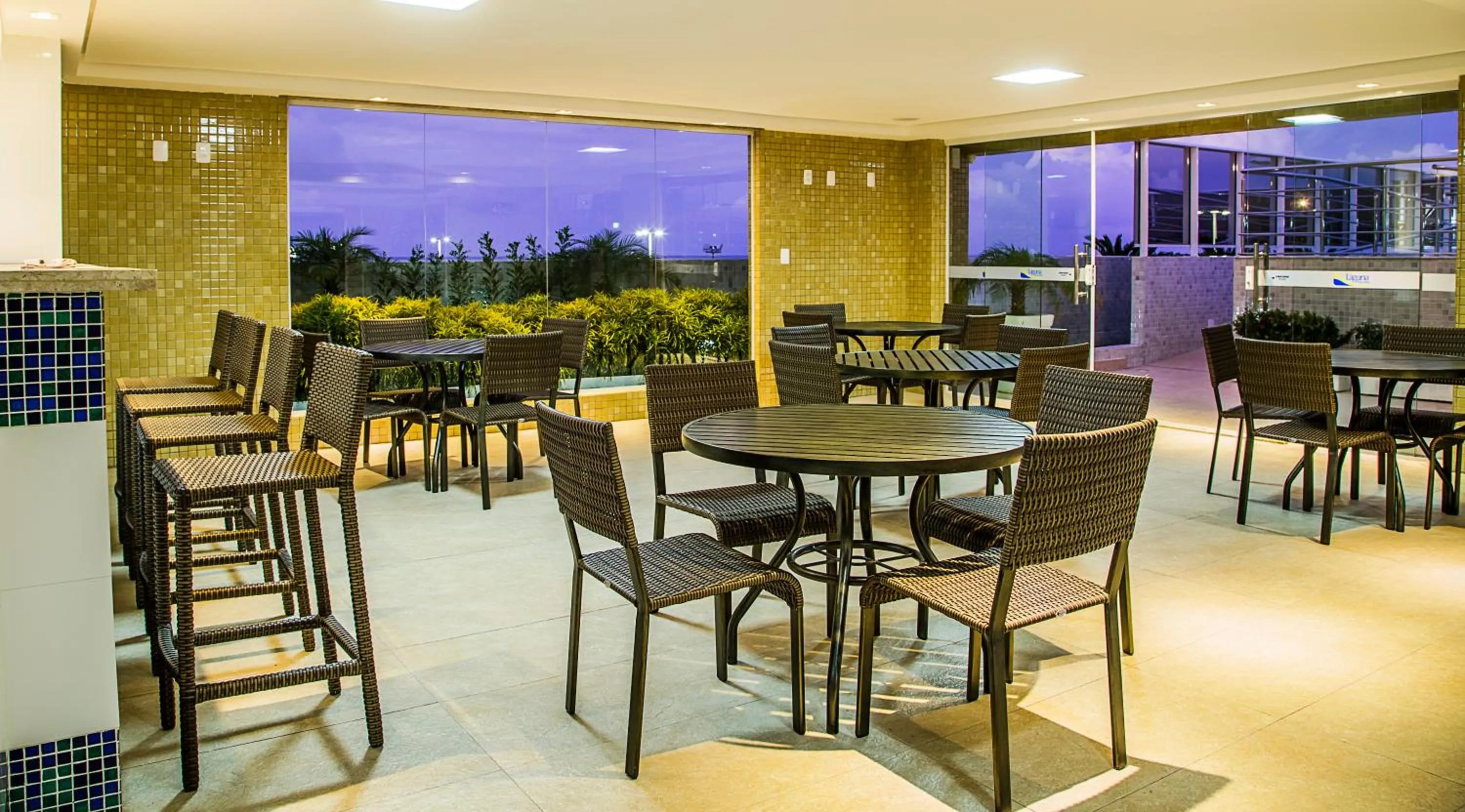 Restaurant/places to eat in Laguna Praia Hotel