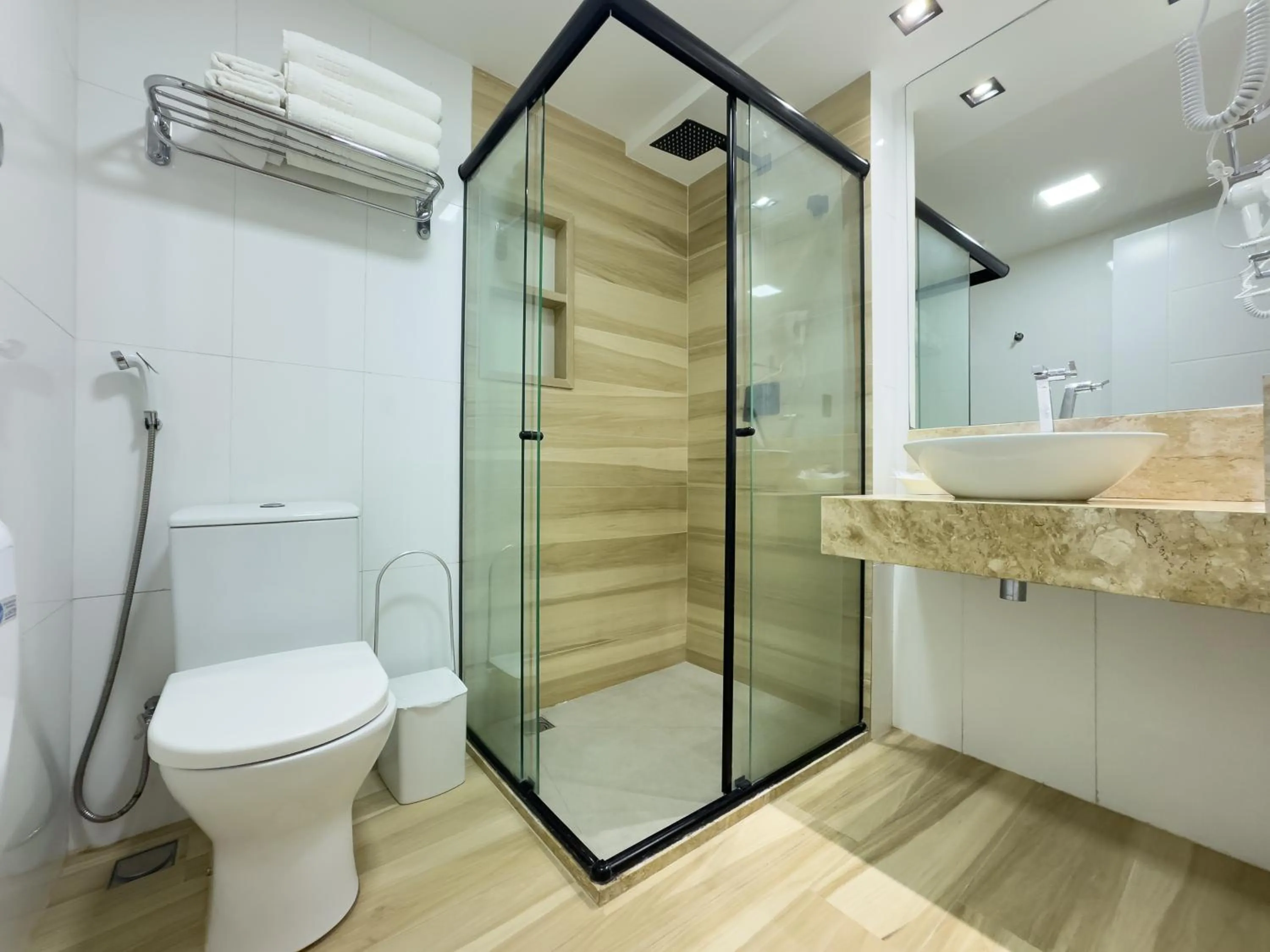 Shower in Laguna Praia Hotel