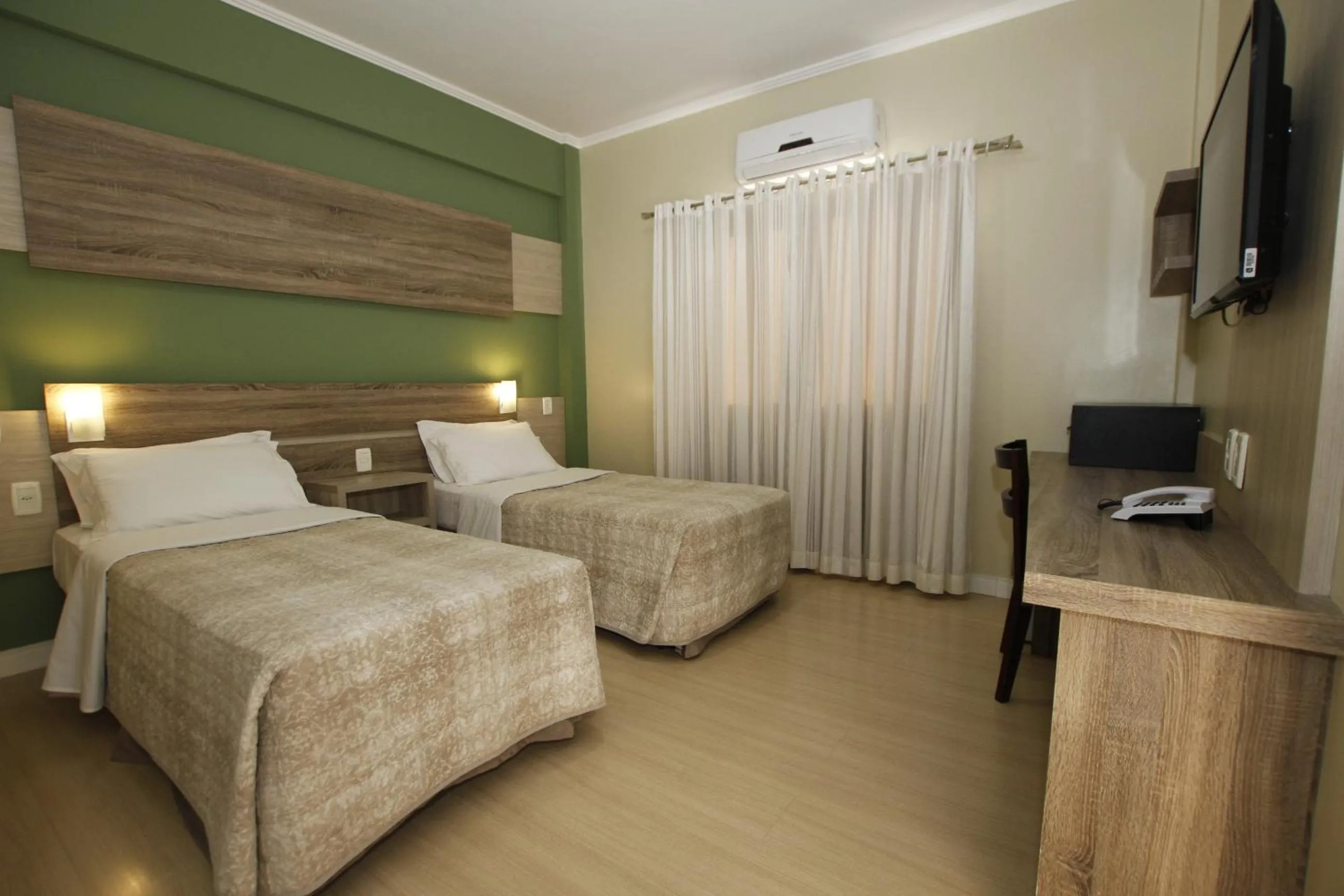 Inner courtyard view, Bed in Sky Ville Hotel Gramado